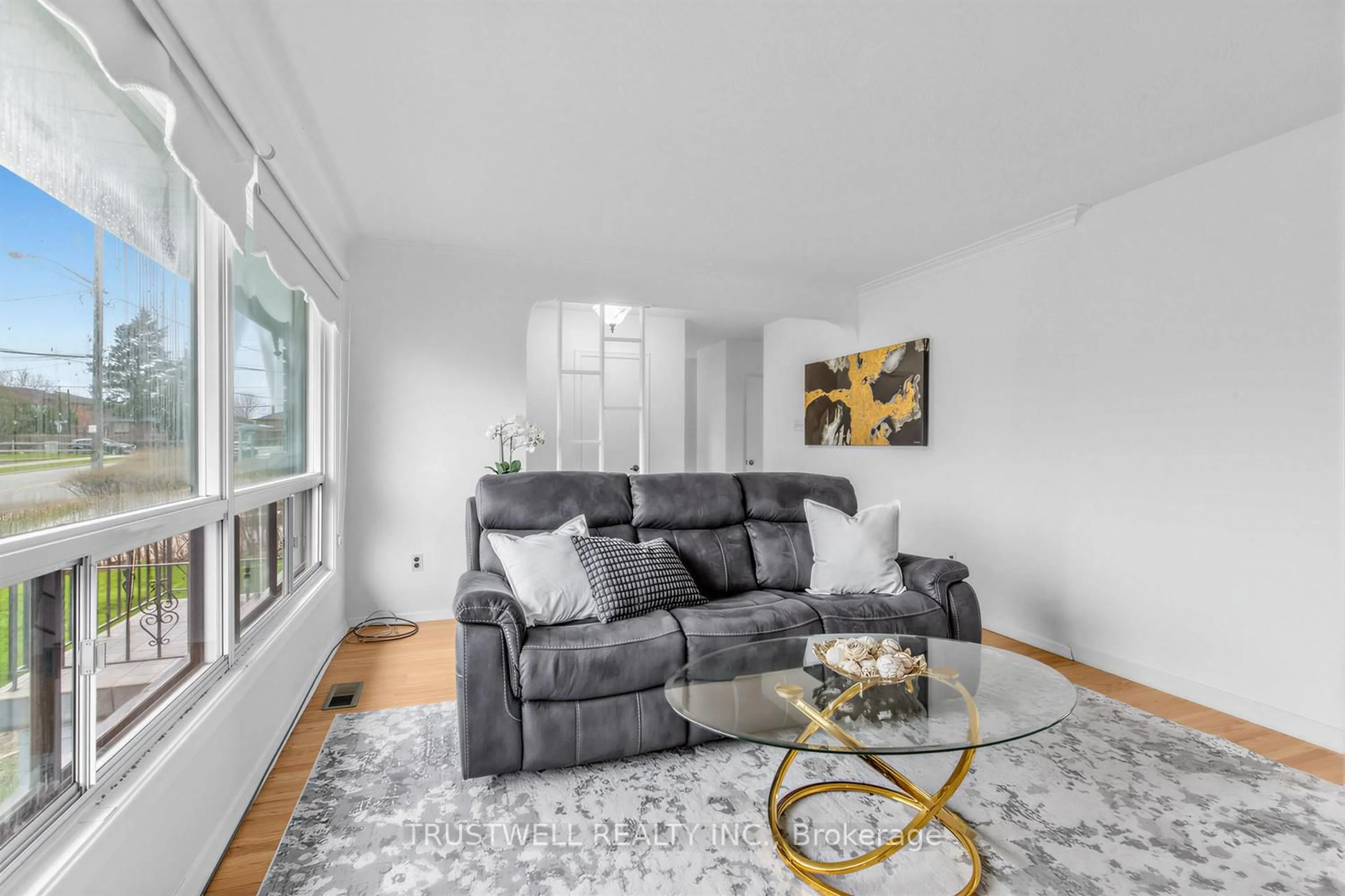 Living room with furniture, unknown for 2 Del Ria Rd, Toronto Ontario M6L 1M1