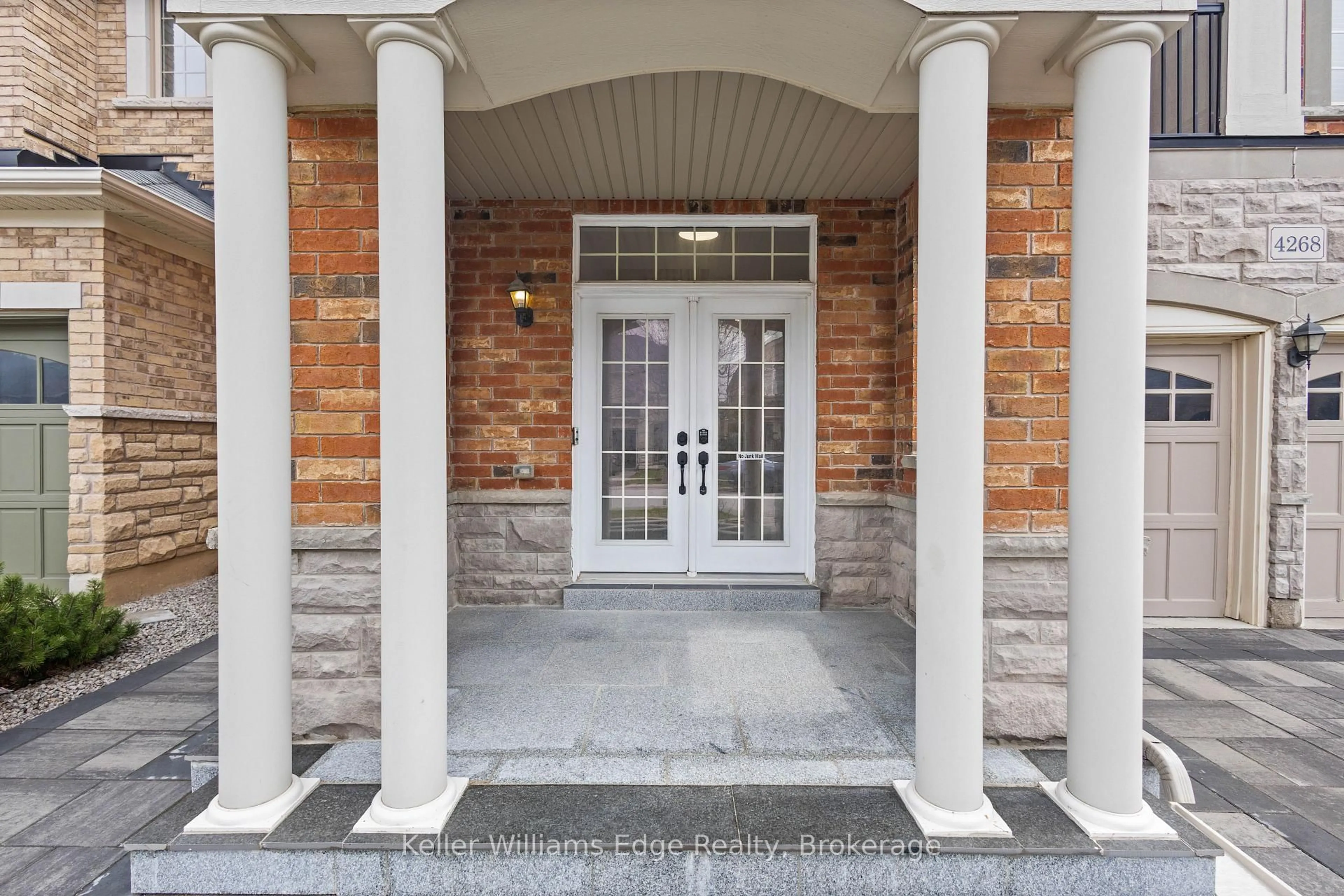 Indoor entryway for 4268 Murvel Ave, Burlington Ontario L7M 0M9