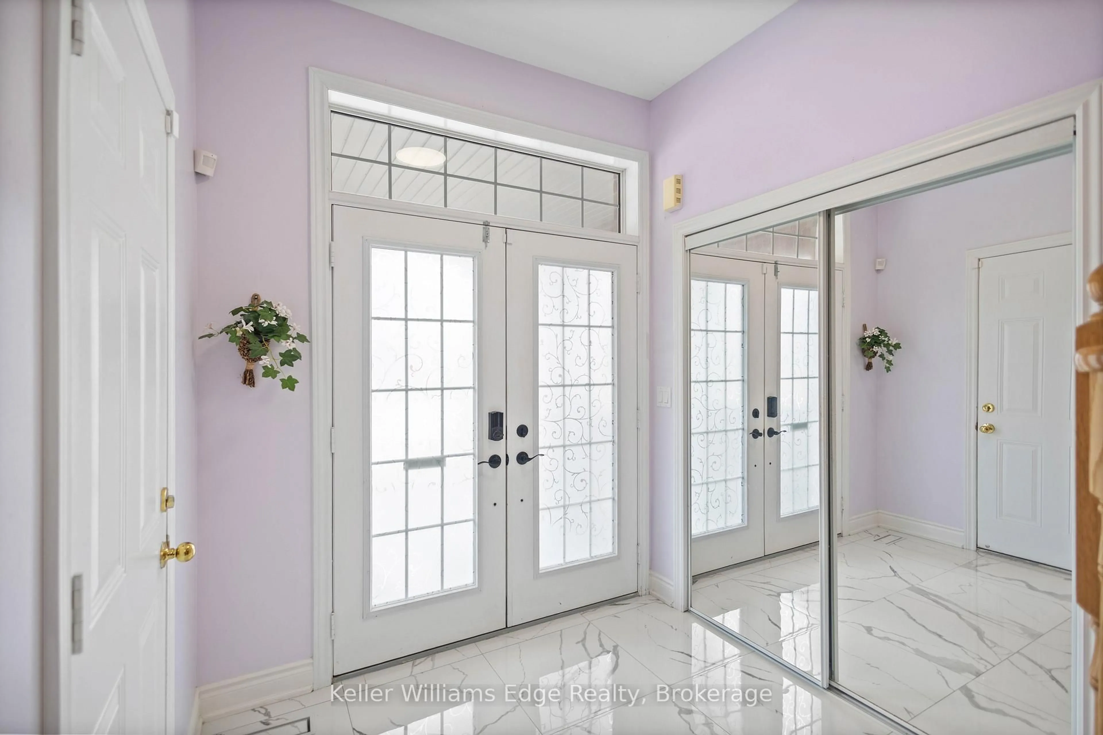 Indoor entryway for 4268 Murvel Ave, Burlington Ontario L7M 0M9