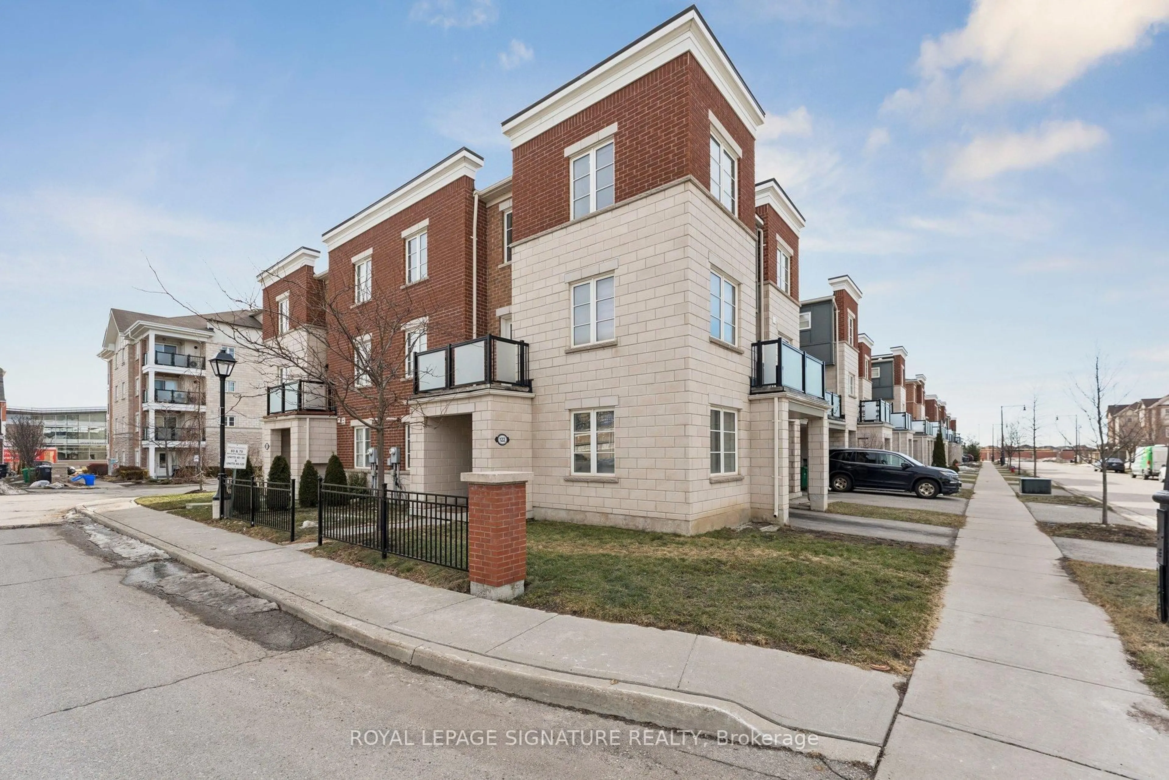 Home with brick exterior material, street for 122 Baycliffe Cres, Brampton Ontario L7A 3Y7