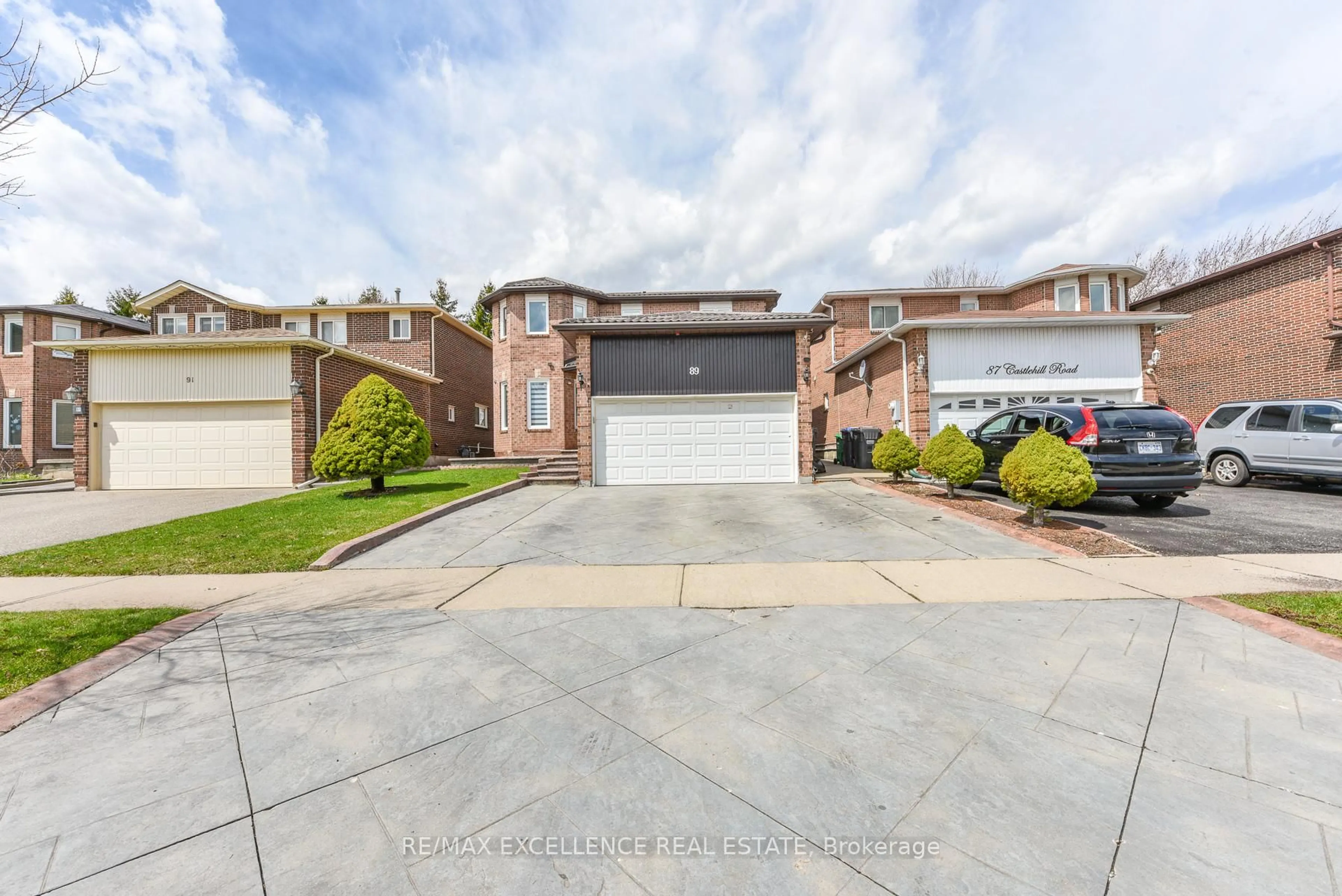 A pic from outside/outdoor area/front of a property/back of a property/a pic from drone, street for 89 Castlehill Rd, Brampton Ontario L6X 4C3
