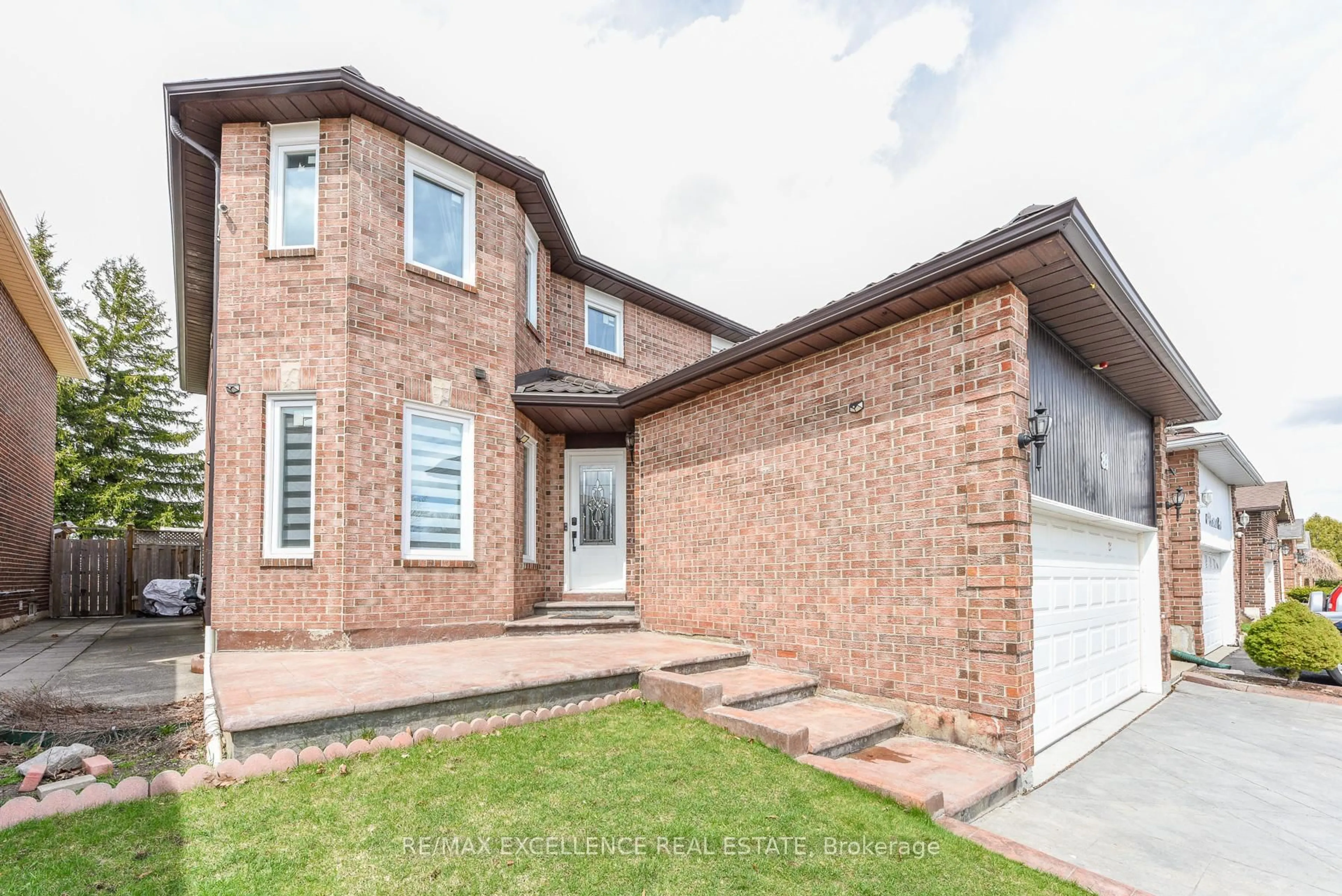 Home with brick exterior material, street for 89 Castlehill Rd, Brampton Ontario L6X 4C3