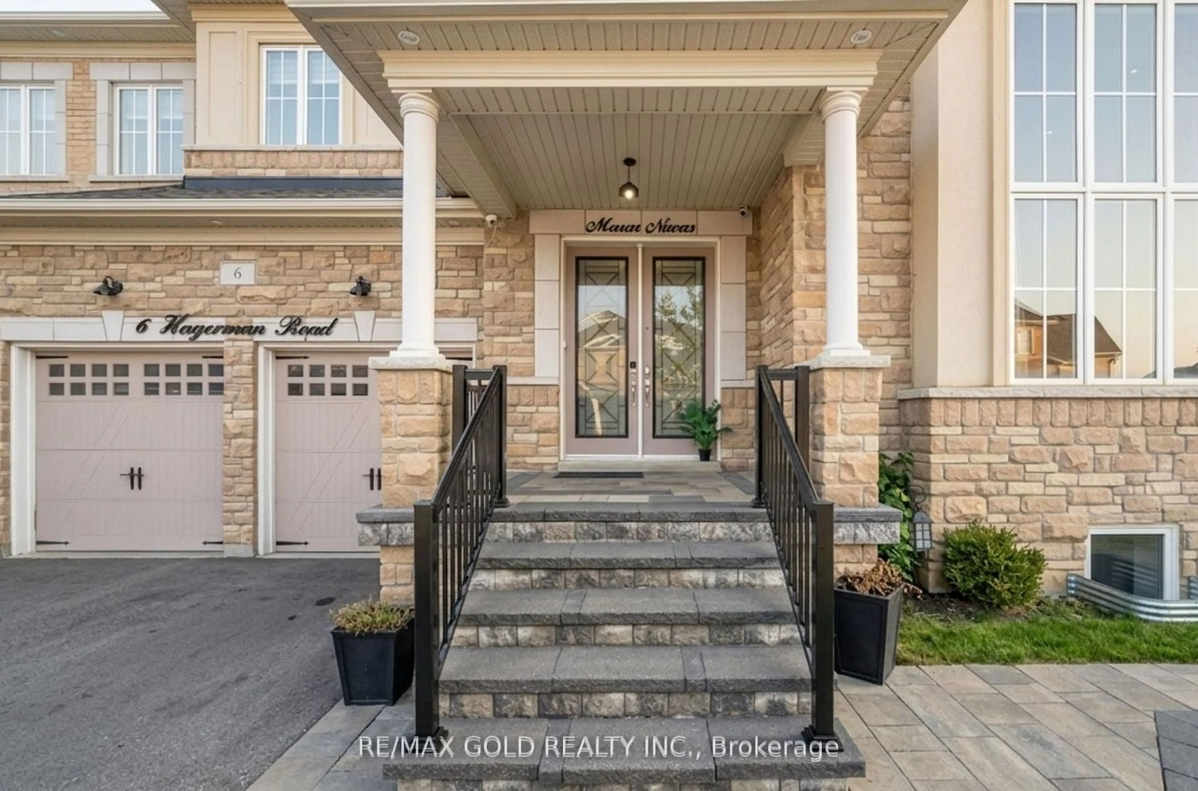 Indoor entryway for 6 Hagerman Rd, Brampton Ontario L6P 4C1