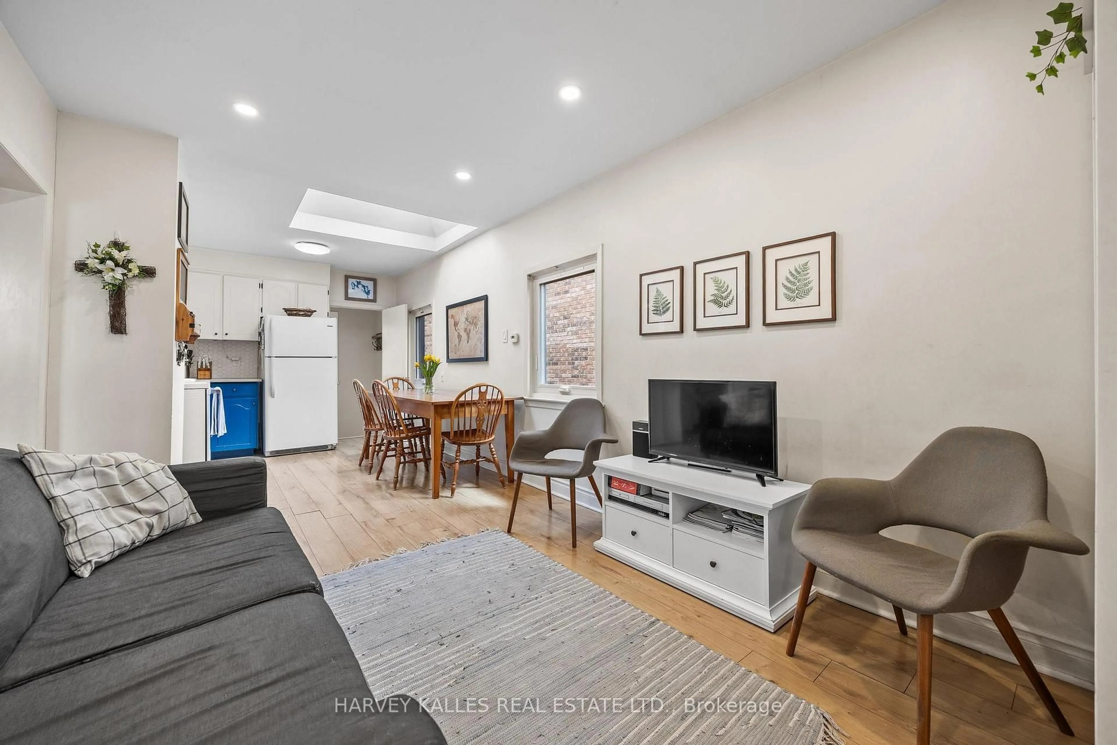 Living room with furniture, unknown for 231 Bicknell Ave, Toronto Ontario M6M 4H2