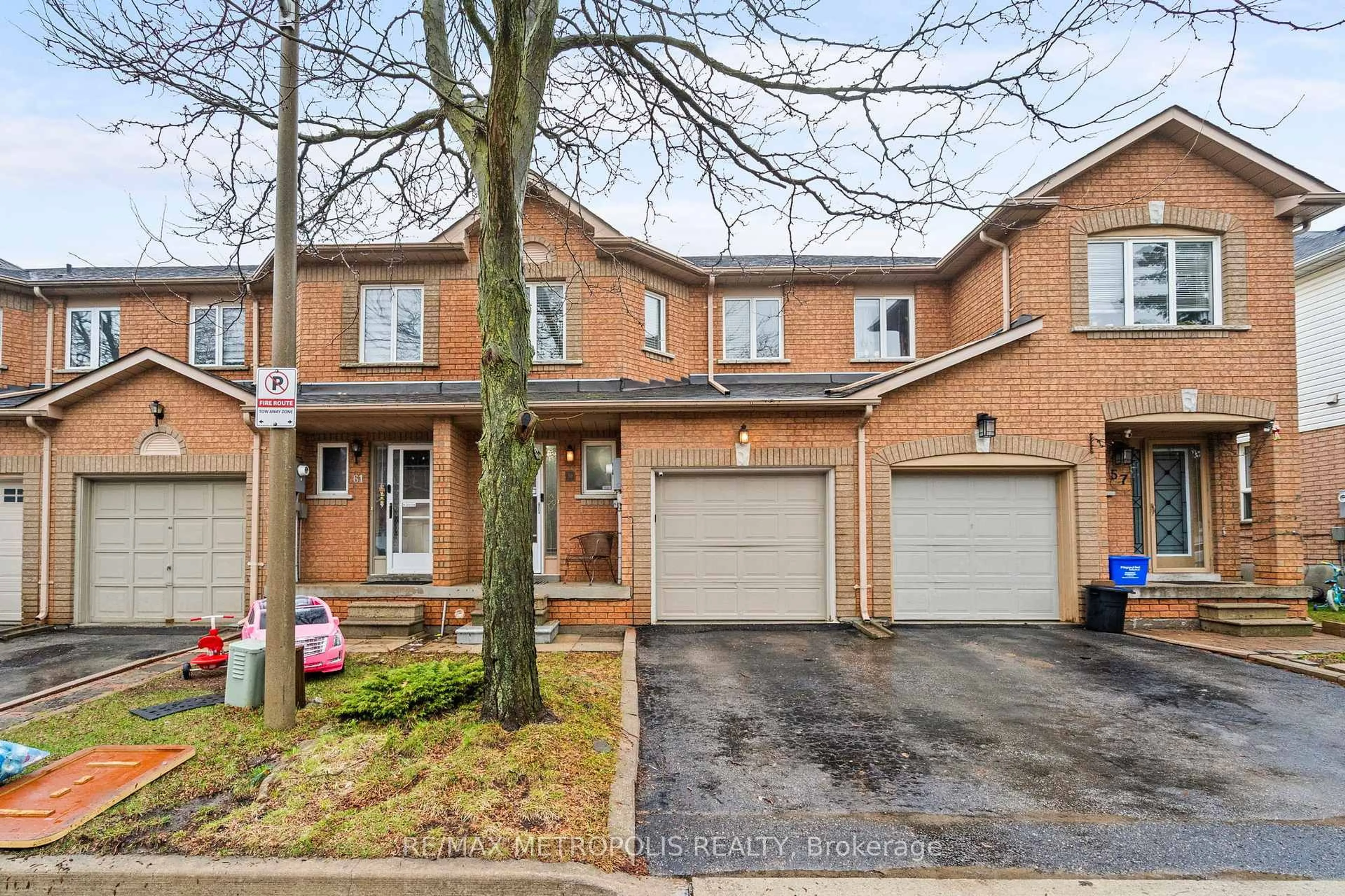 Home with brick exterior material, street for 200 Cresthaven Rd #59, Brampton Ontario L7A 1J5