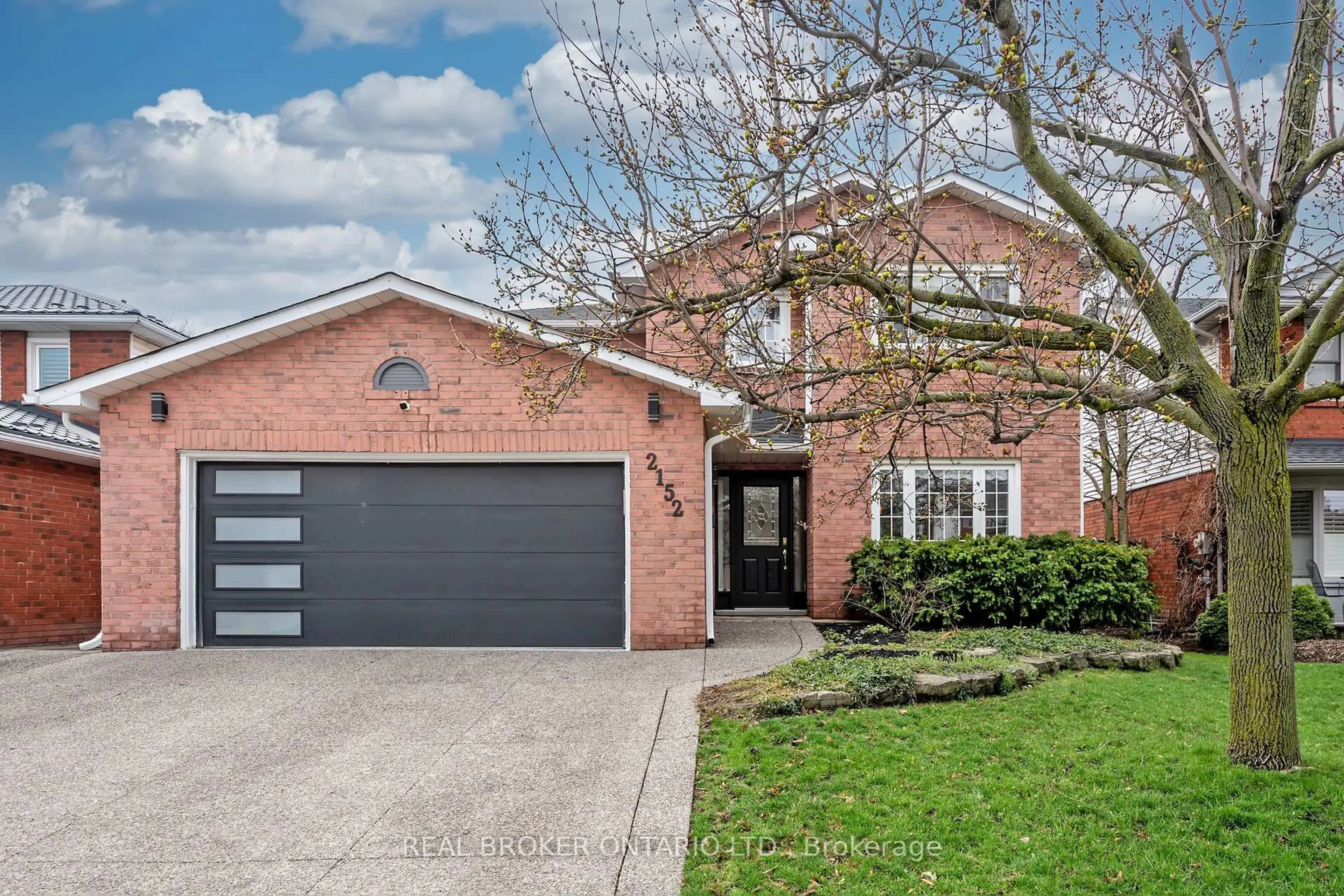 Home with brick exterior material, street for 2152 Heidi Ave, Burlington Ontario L7M 3X2