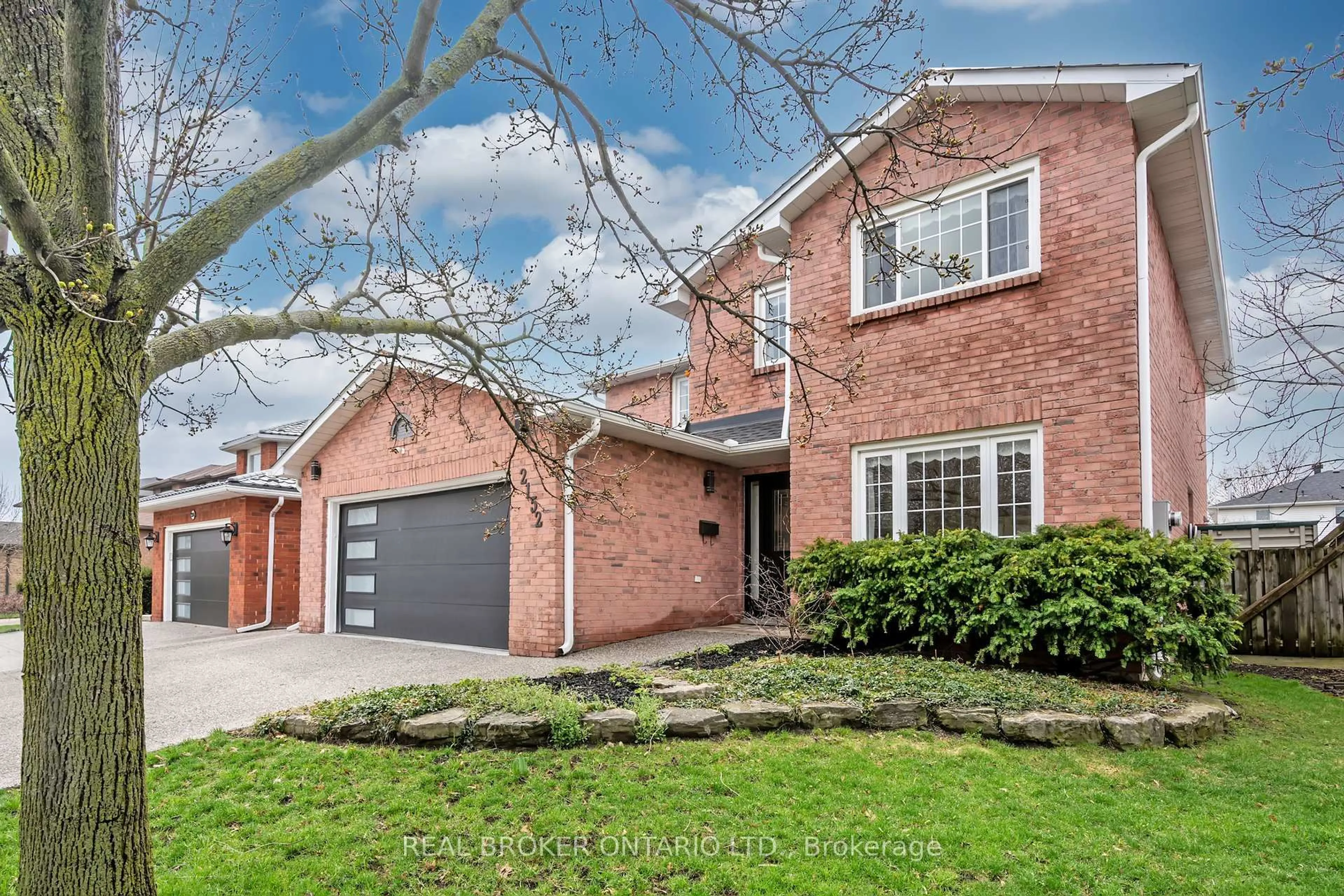 Home with brick exterior material, street for 2152 Heidi Ave, Burlington Ontario L7M 3X2