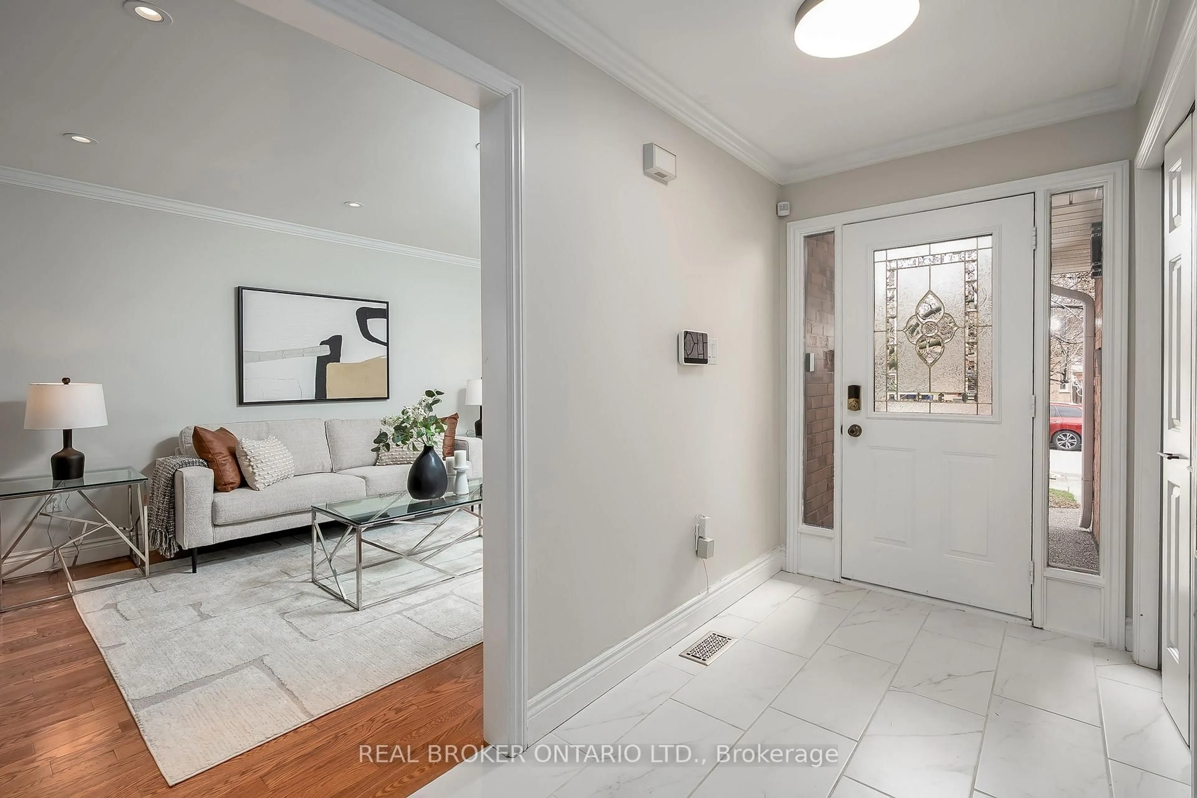 Indoor entryway for 2152 Heidi Ave, Burlington Ontario L7M 3X2