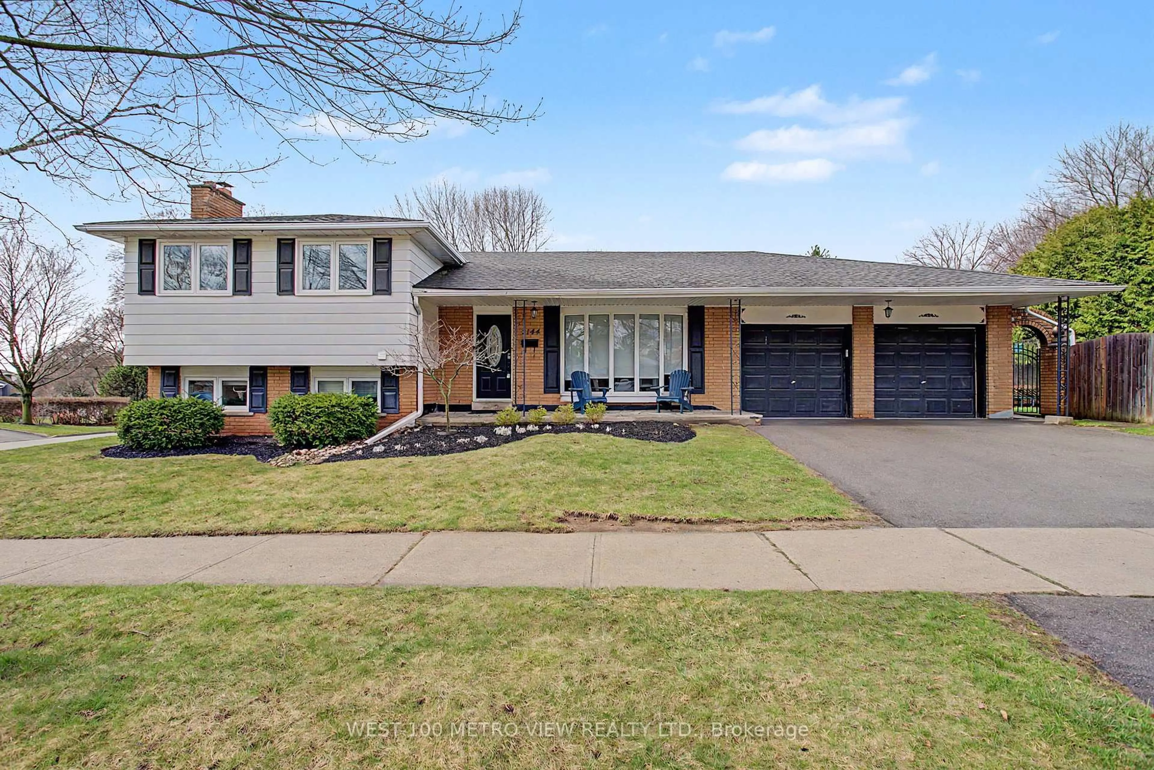 Home with brick exterior material, street for 2144 Sandringham Dr, Burlington Ontario L7P 1T9