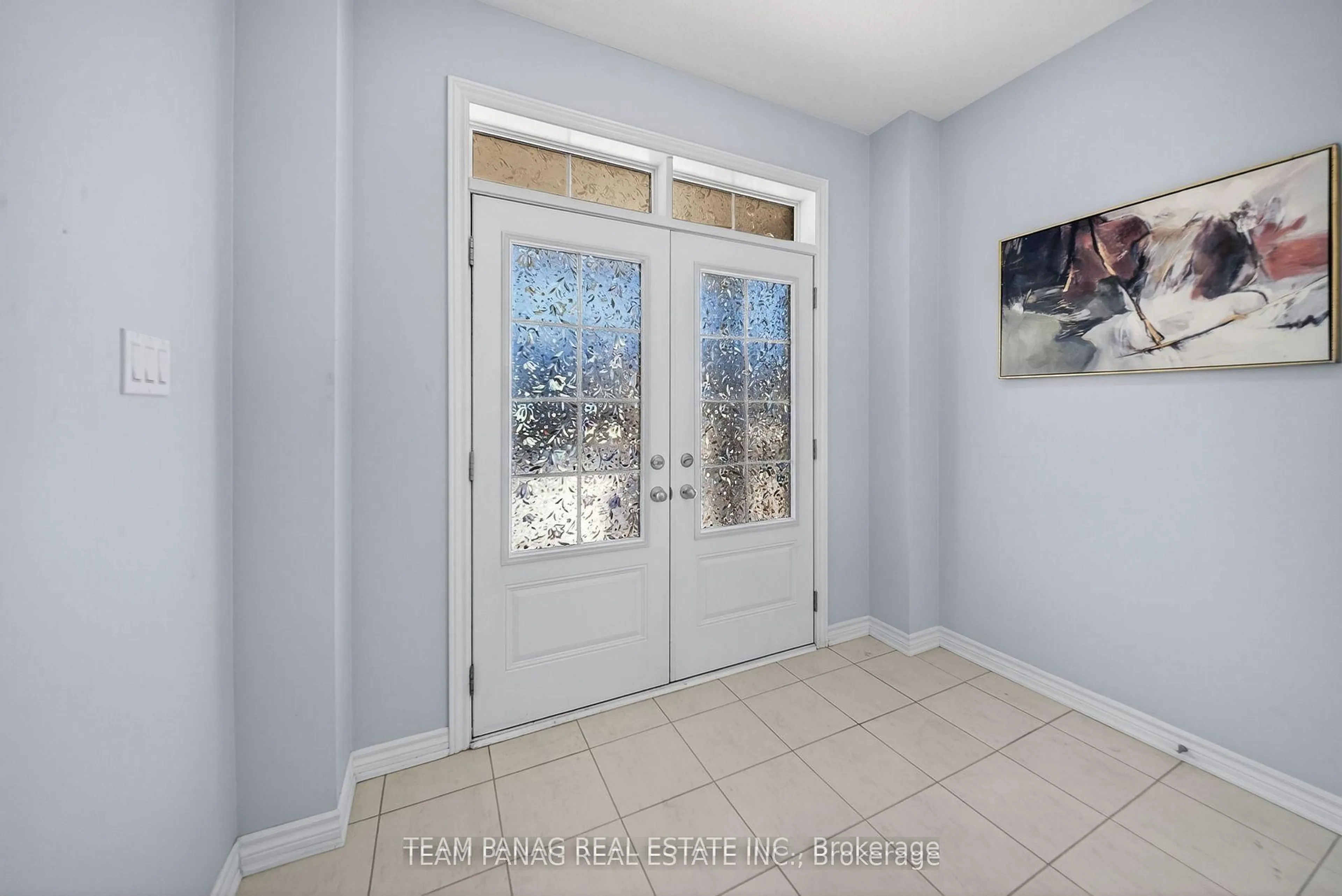 Indoor entryway for 119 Petch Ave, Caledon Ontario L7C 1Z9