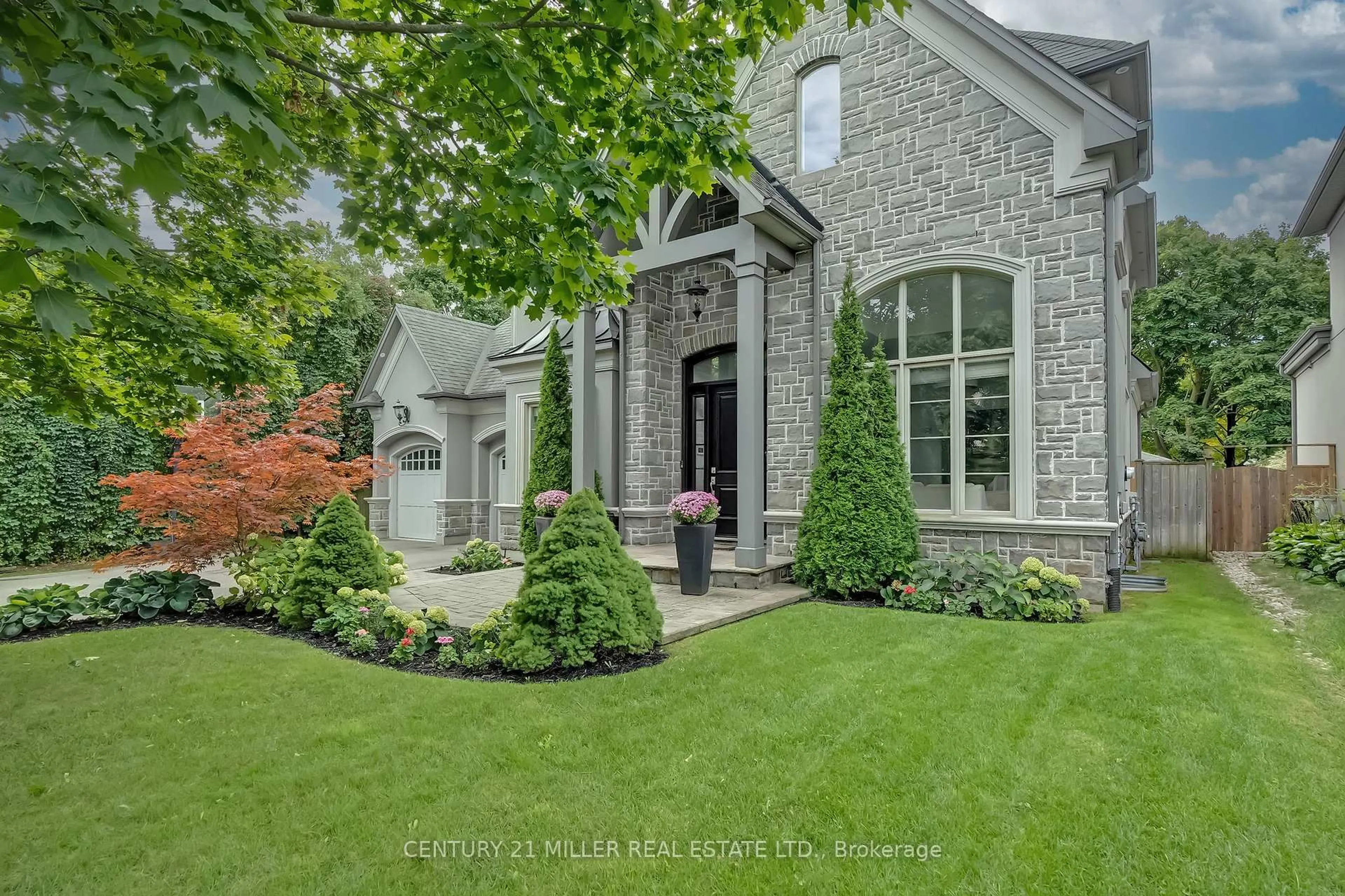 Home with brick exterior material, street for 594 Maplehurst Ave, Oakville Ontario L6L 4Z1