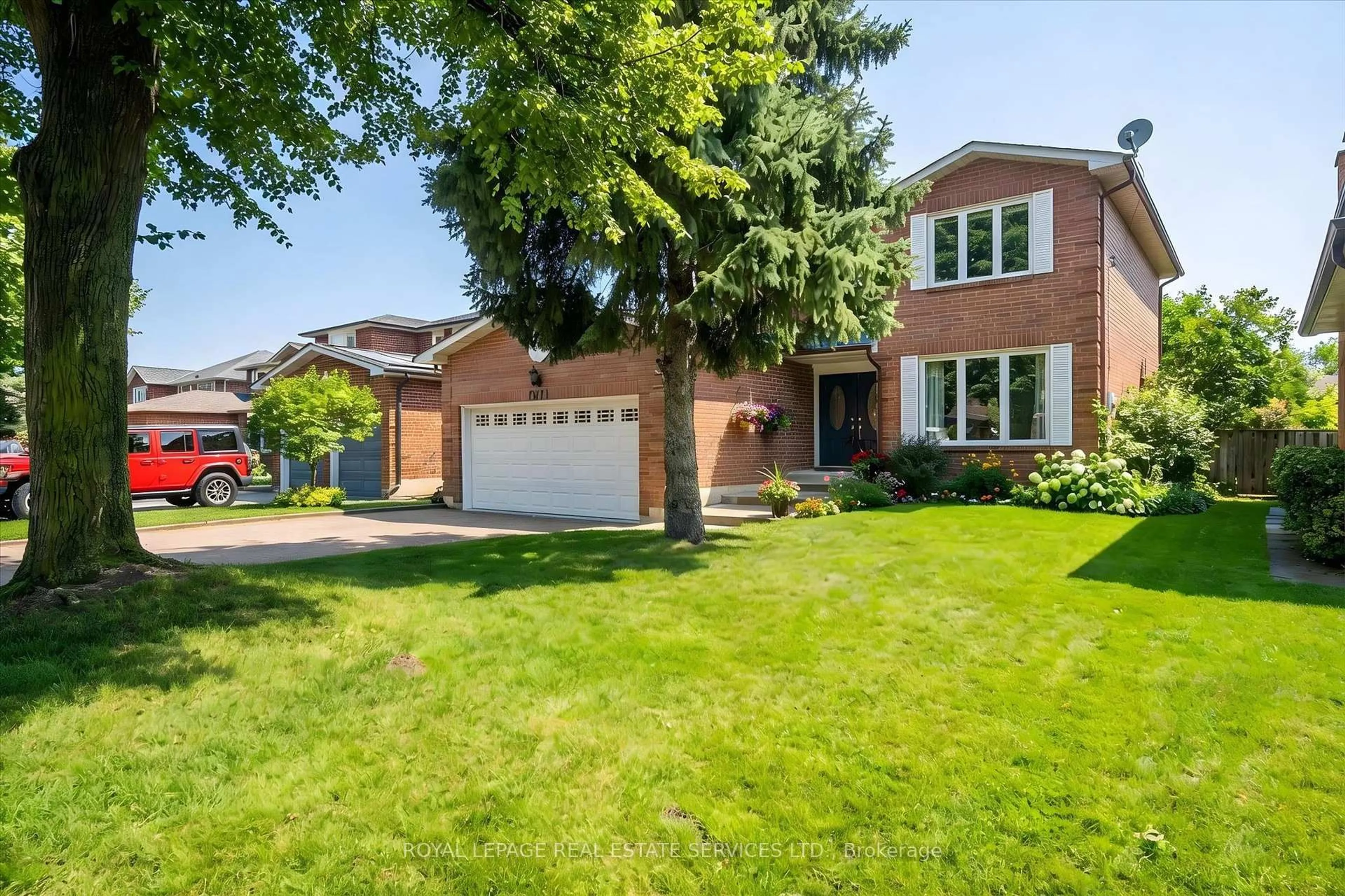 Home with brick exterior material, street for 2071 Pen St, Oakville Ontario L6H 3L2
