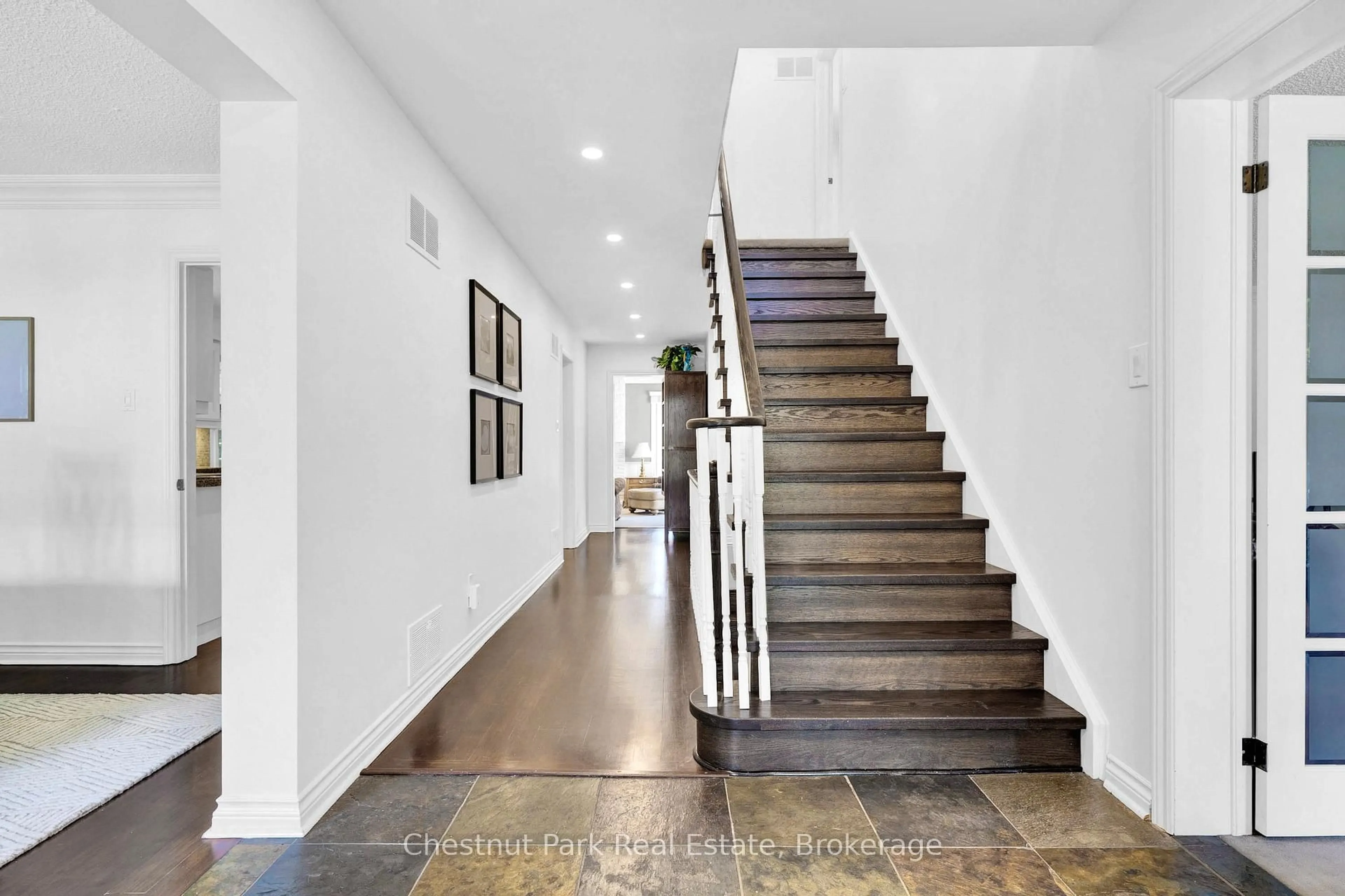 Unknown for 2052 Chippewa Tr, Mississauga Ontario L5H 3V7