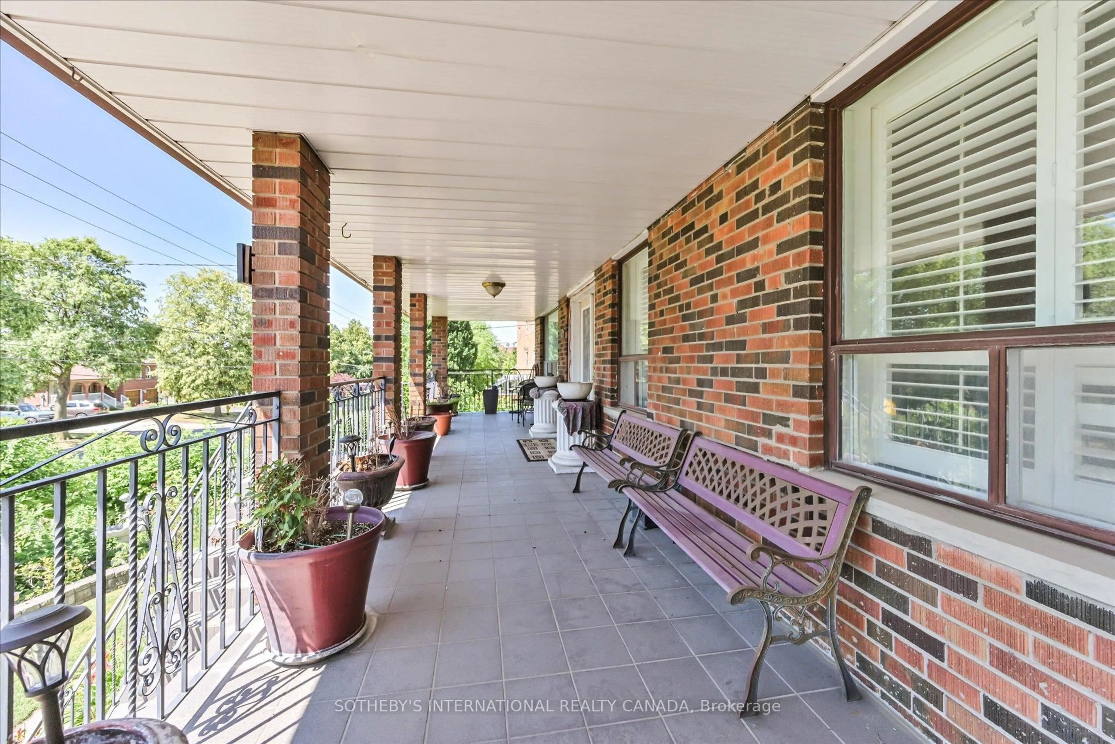 Patio, street for 502 Queens Dr, Toronto Ontario M6L 1M8