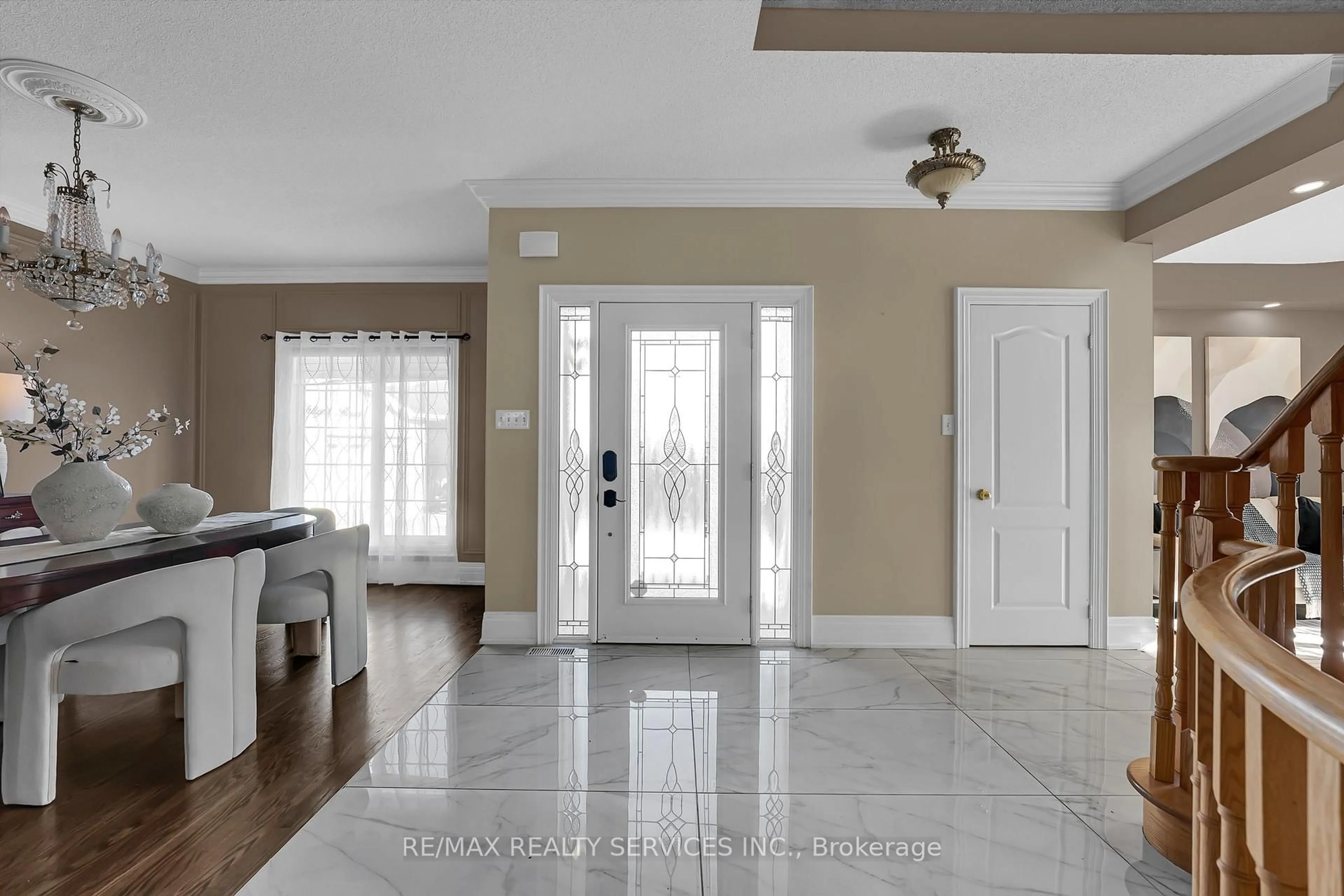Indoor entryway for 96 Porchlight Rd, Brampton Ontario L6X 4R9