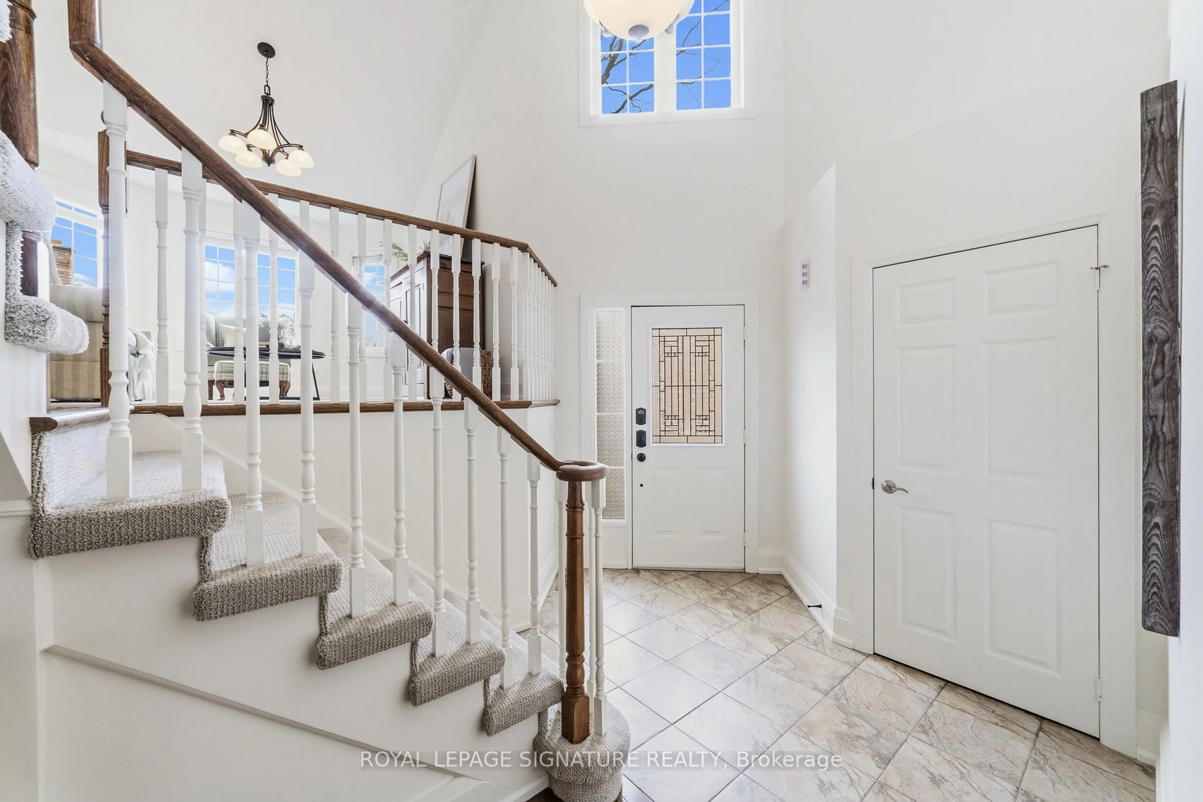 Indoor entryway for 223 Rebecca St #41, Oakville Ontario L6K 3Y2