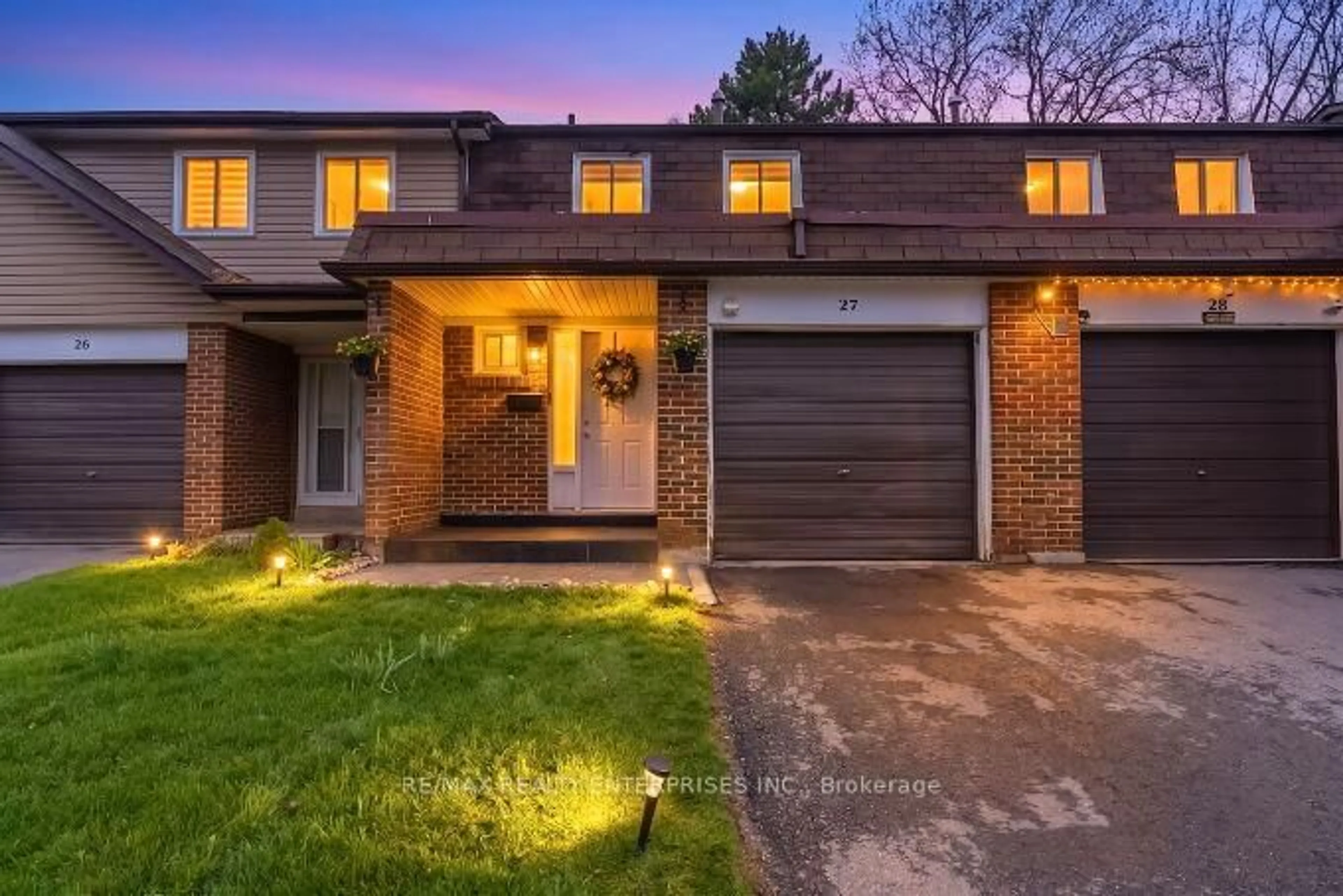 Home with brick exterior material, street for 3025 Cedarglen Gate #27, Mississauga Ontario L5C 2V7