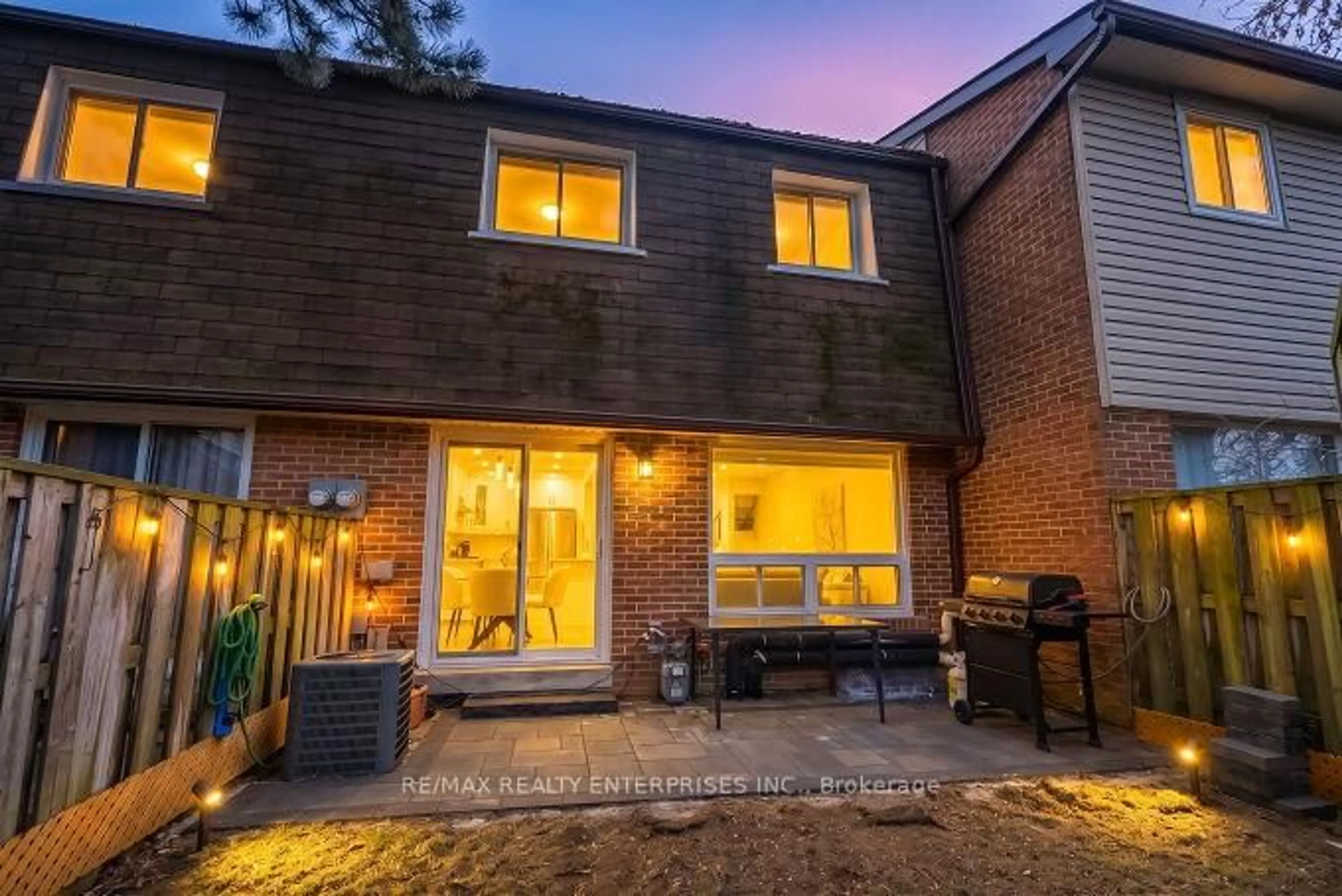 Home with brick exterior material, street for 3025 Cedarglen Gate #27, Mississauga Ontario L5C 2V7