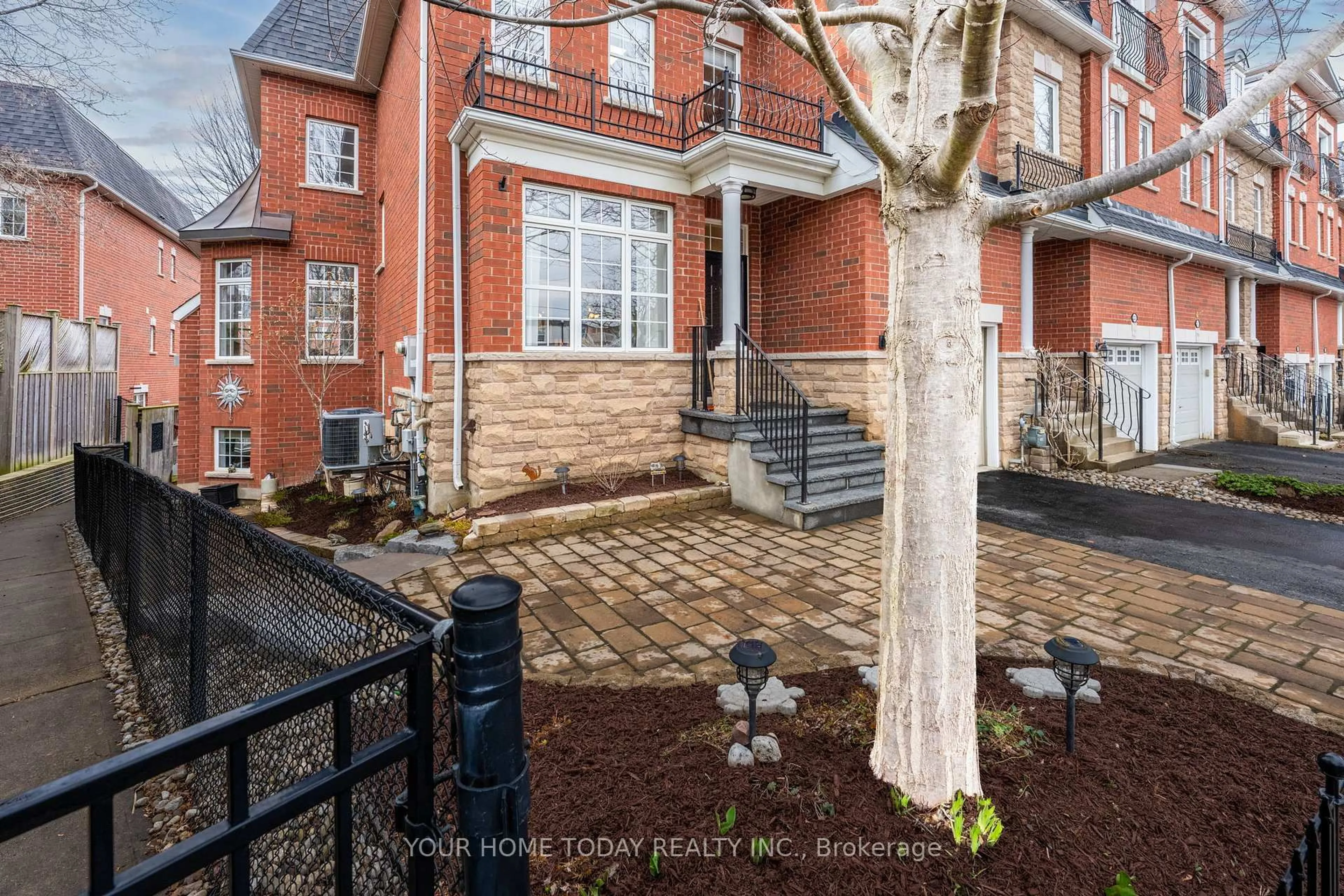 Patio, street for 24 Wesleyan St, Halton Hills Ontario L7G 2E1