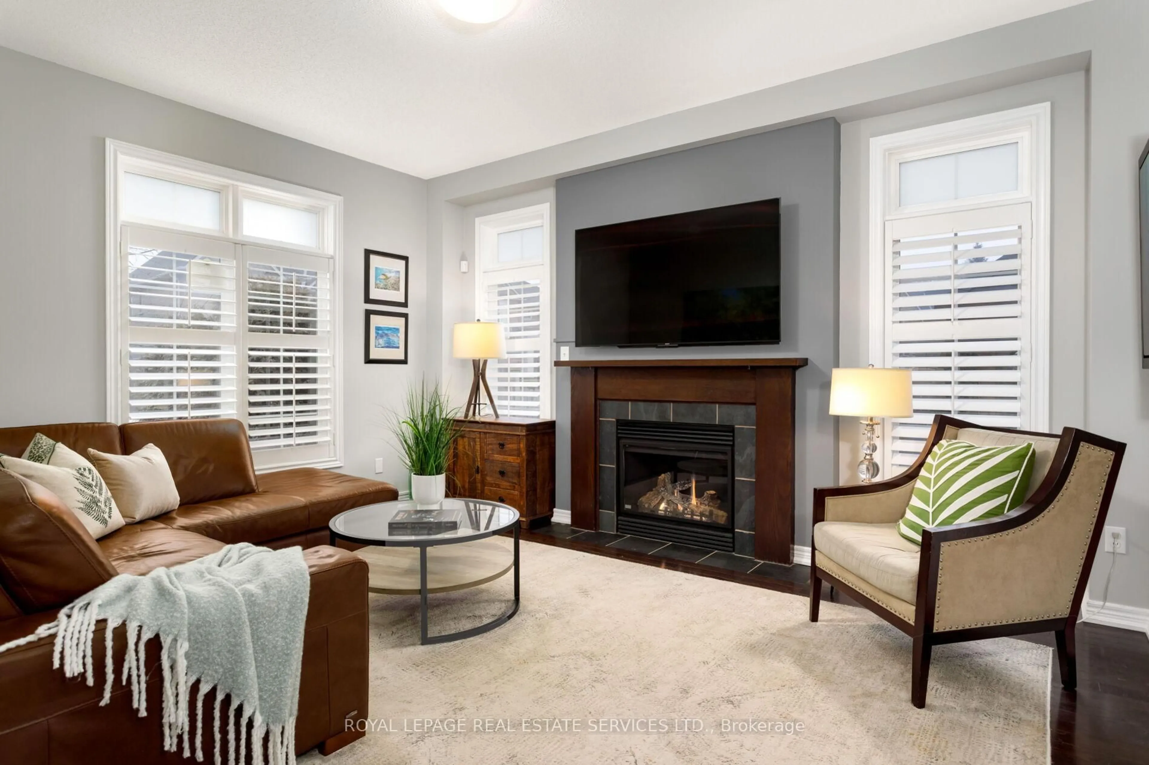 Living room with furniture, unknown for 2213 Littondale Lane, Oakville Ontario L6M 0A6