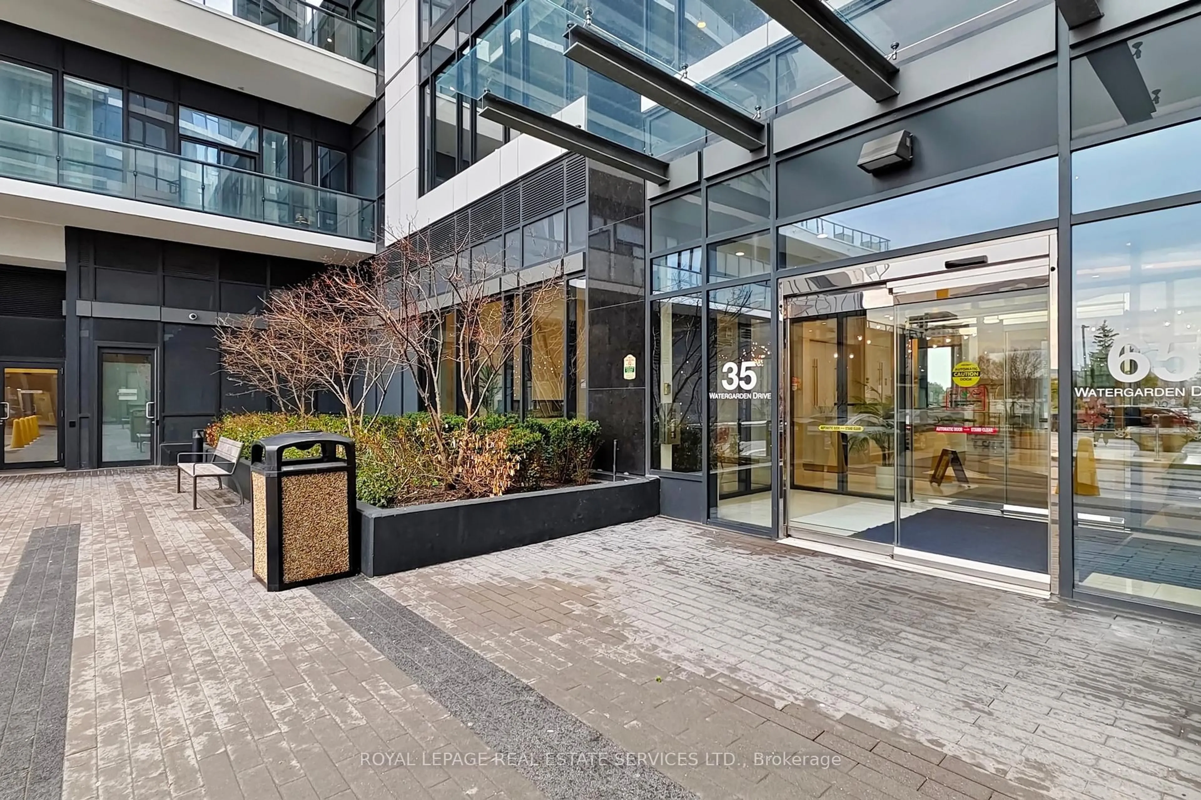 Indoor foyer for 35 Watergarden Dr. Dr #615, Mississauga Ontario L5R 0G8