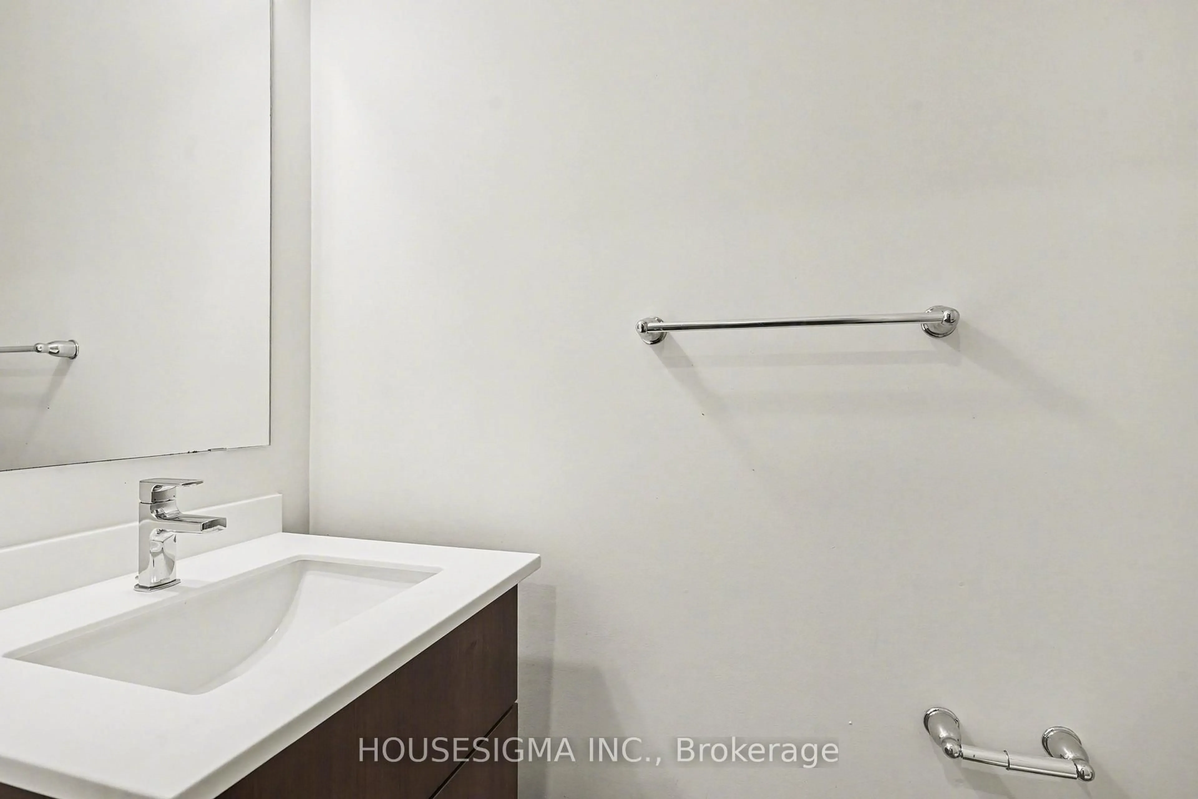 Standard bathroom, unknown for 197 Sabina Dr, Oakville Ontario L6H 0L4