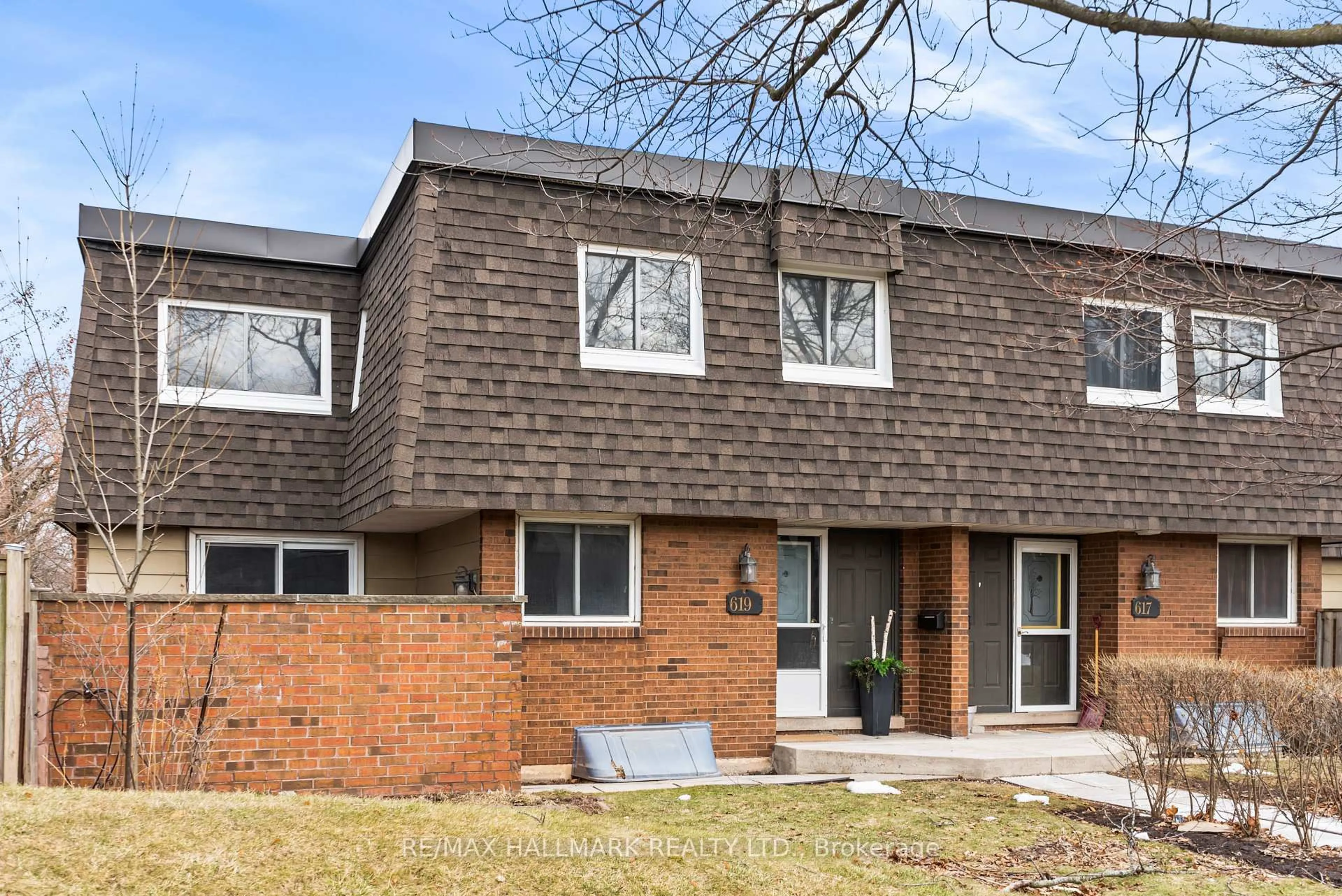 Home with brick exterior material, street for 619 Timber Lane, Burlington Ontario L7L 4B1