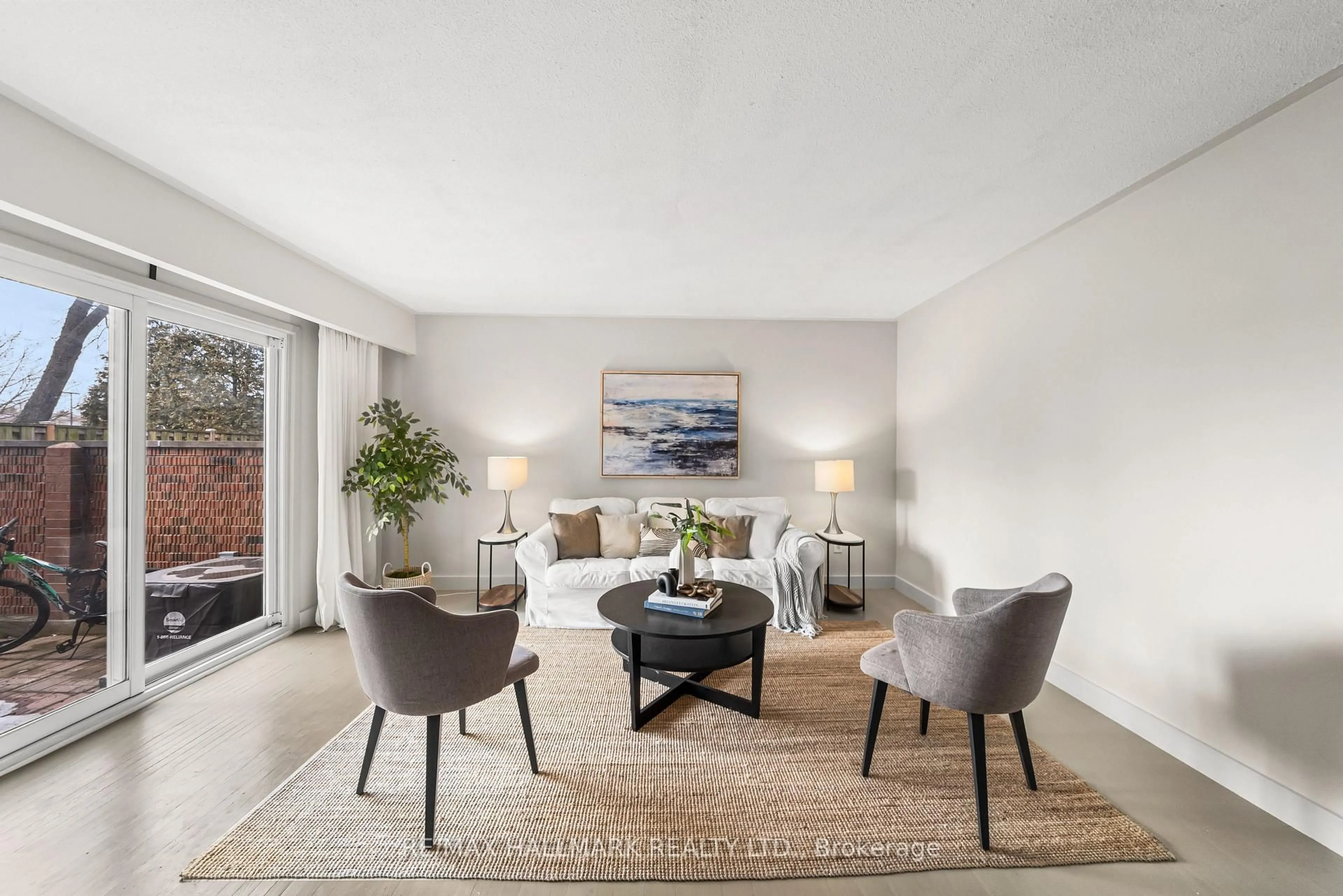 Living room with furniture, unknown for 619 Timber Lane, Burlington Ontario L7L 4B1