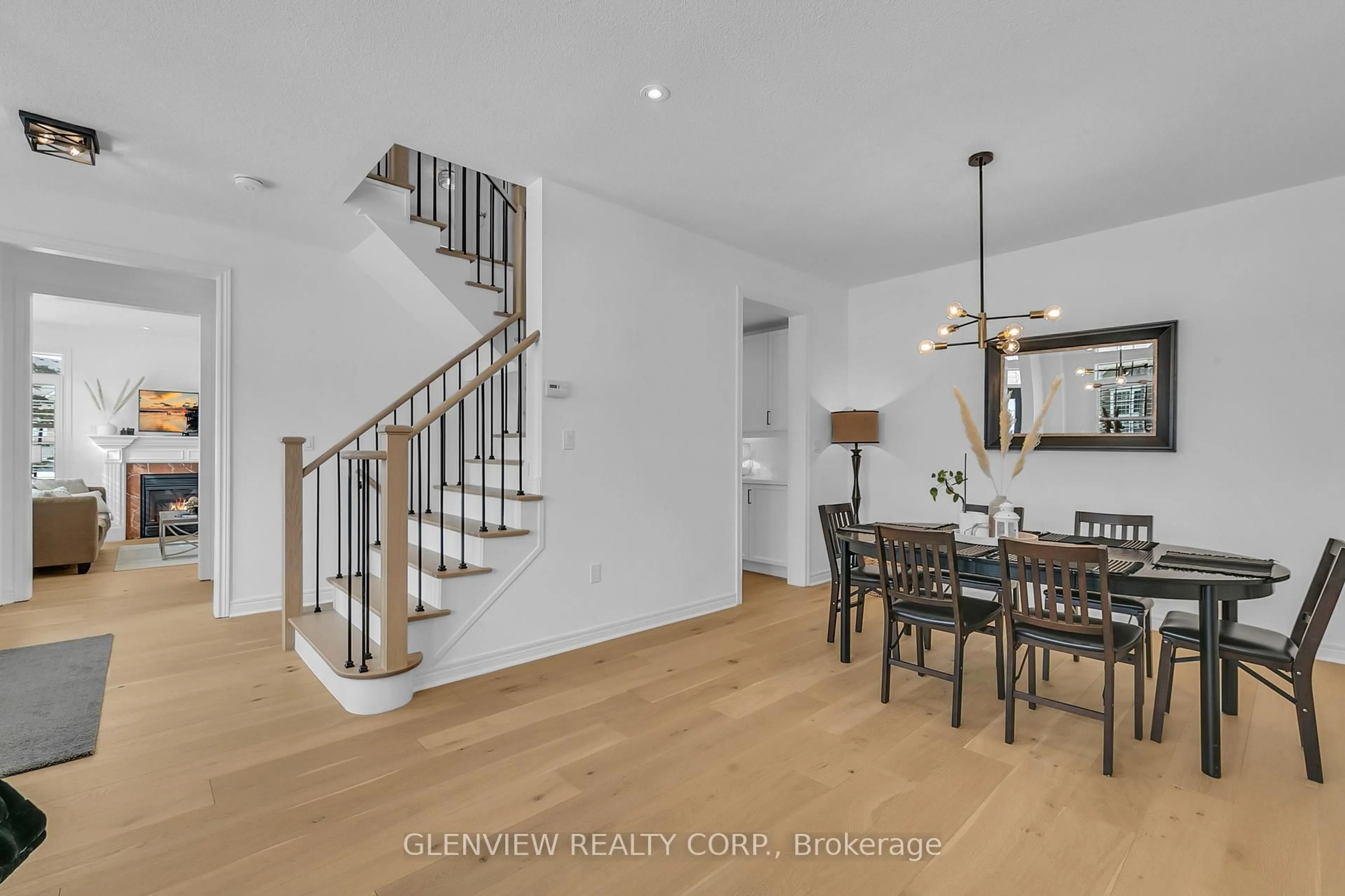 Unknown for 2295 Rochester Circ #18, Oakville Ontario L6M 5C9
