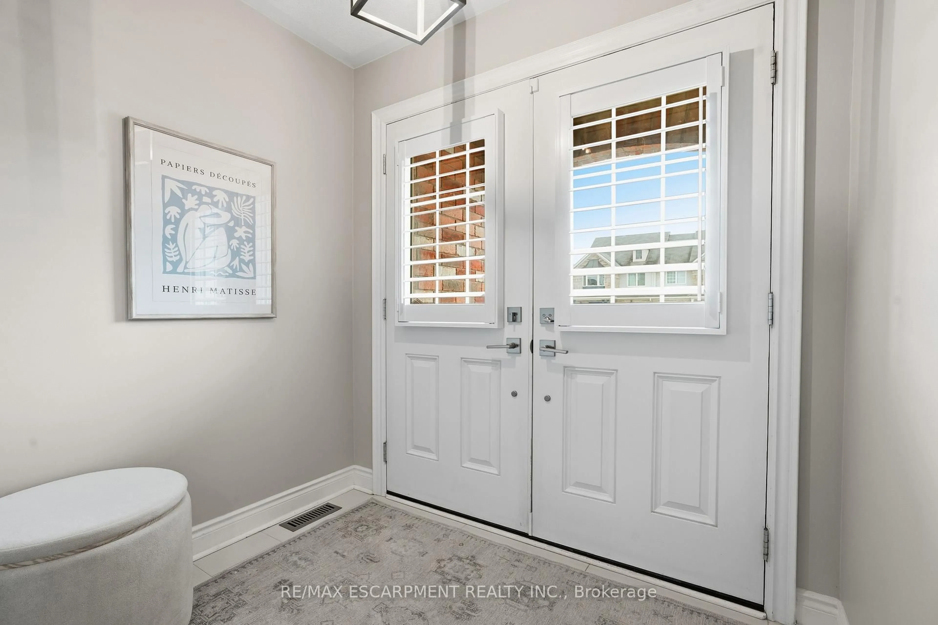 Indoor entryway for 4823 Thomas Alton Blvd #68, Burlington Ontario L7M 0V2