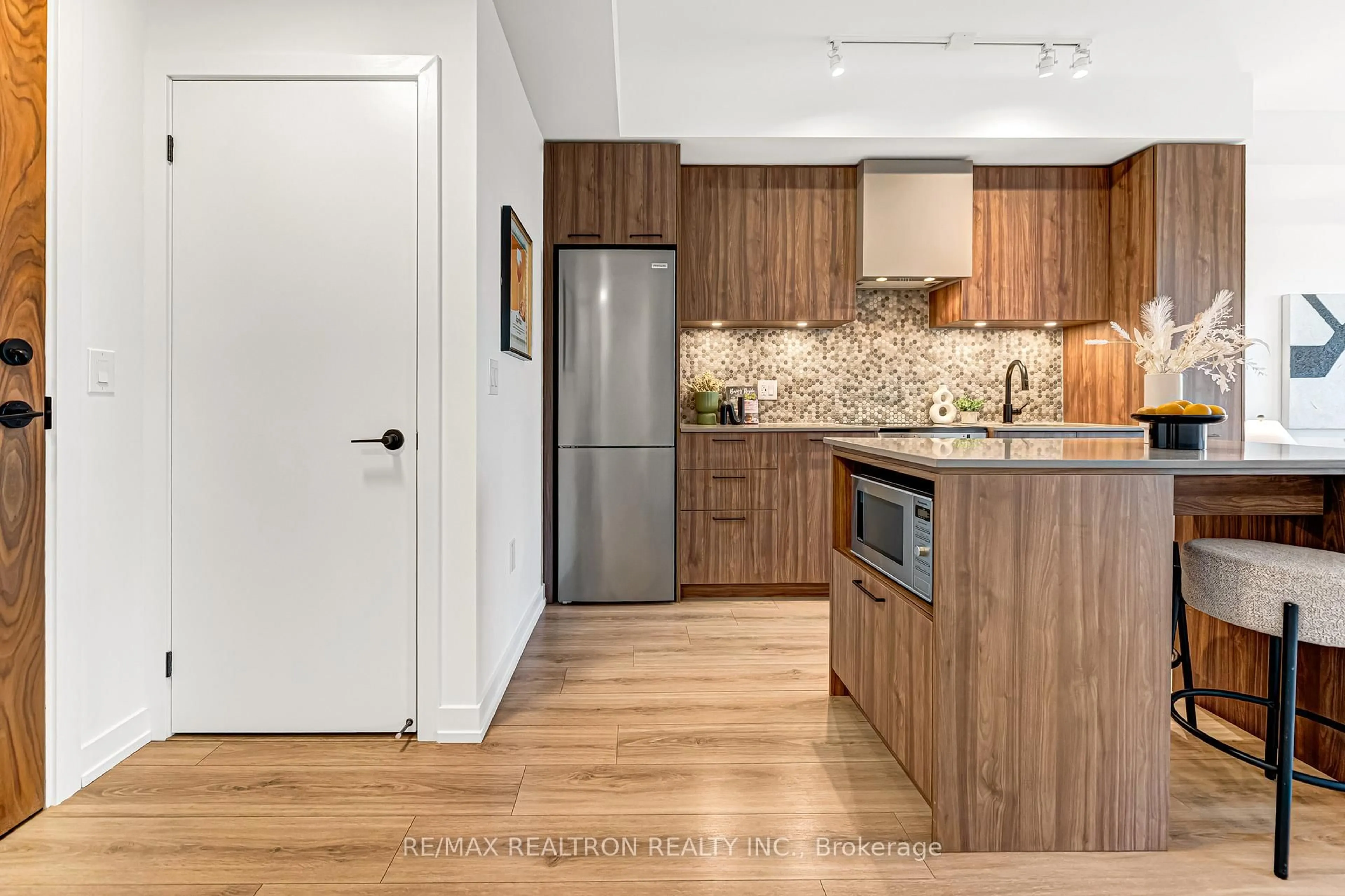 Unknown for 10 Lagerfeld Dr #511, Brampton Ontario L7A 5L3