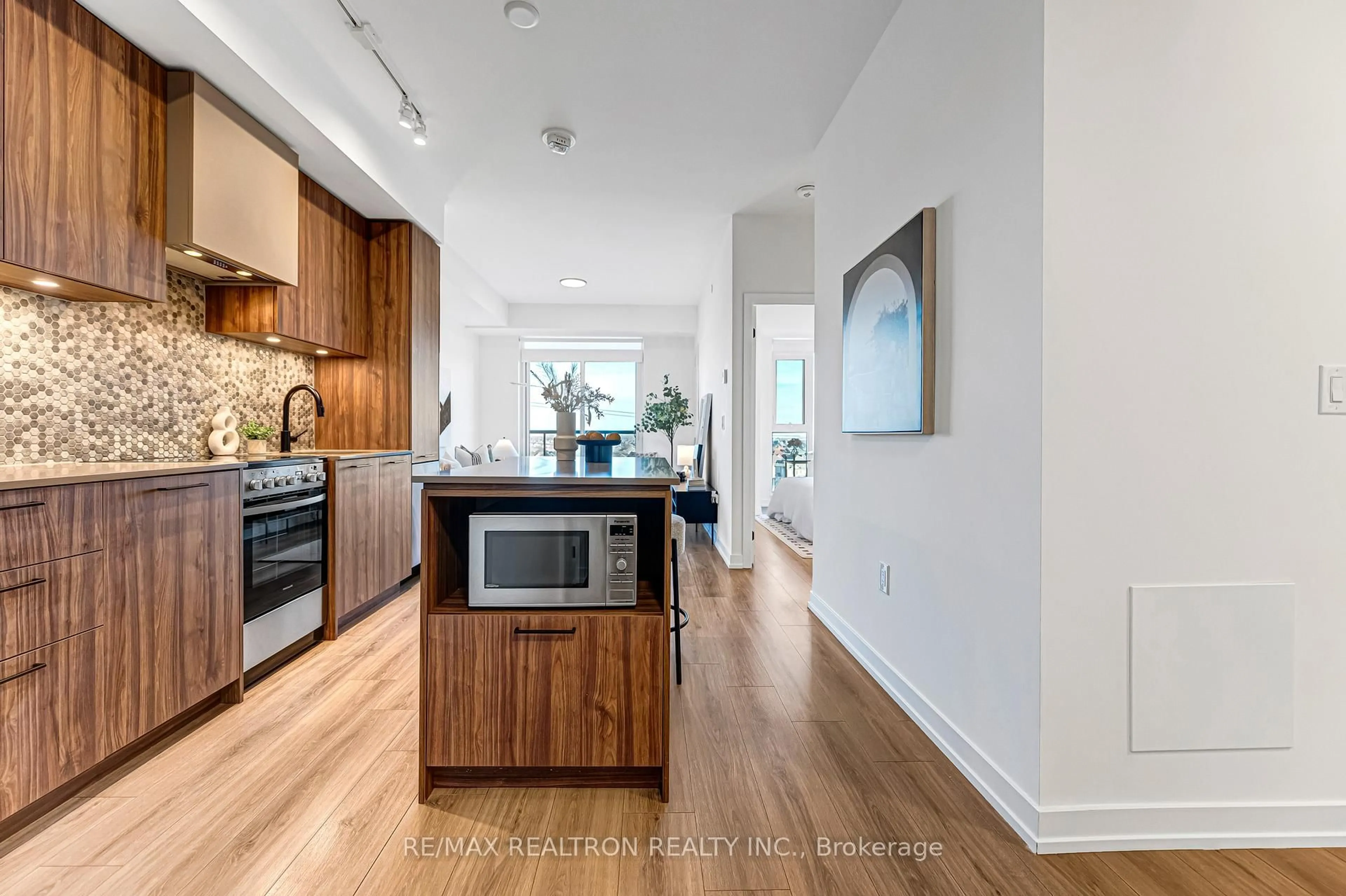 Open concept kitchen, unknown for 10 Lagerfeld Dr #511, Brampton Ontario L7A 5L3