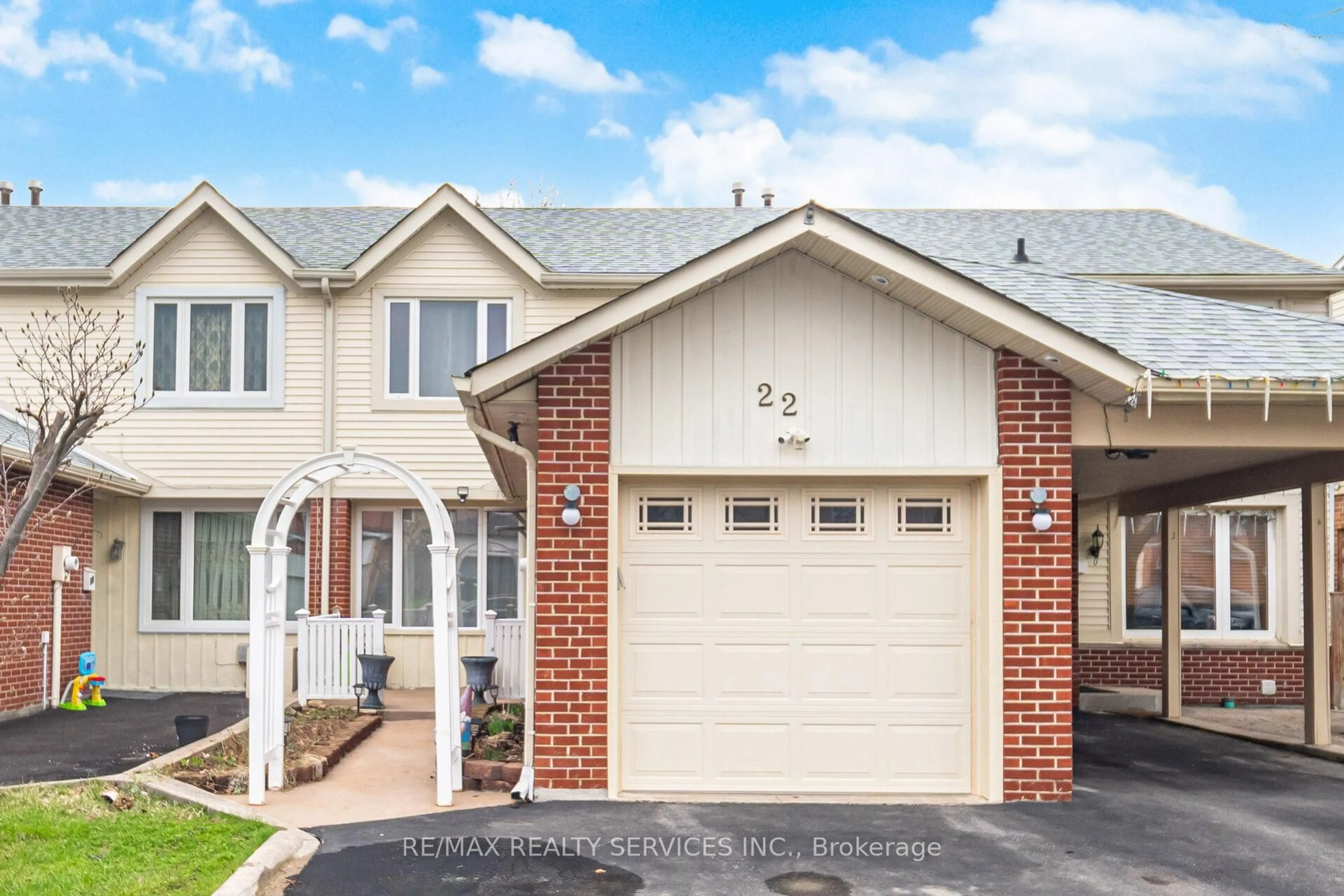 Home with brick exterior material, street for 22 Rushmore Cres, Brampton Ontario L6Z 1R2