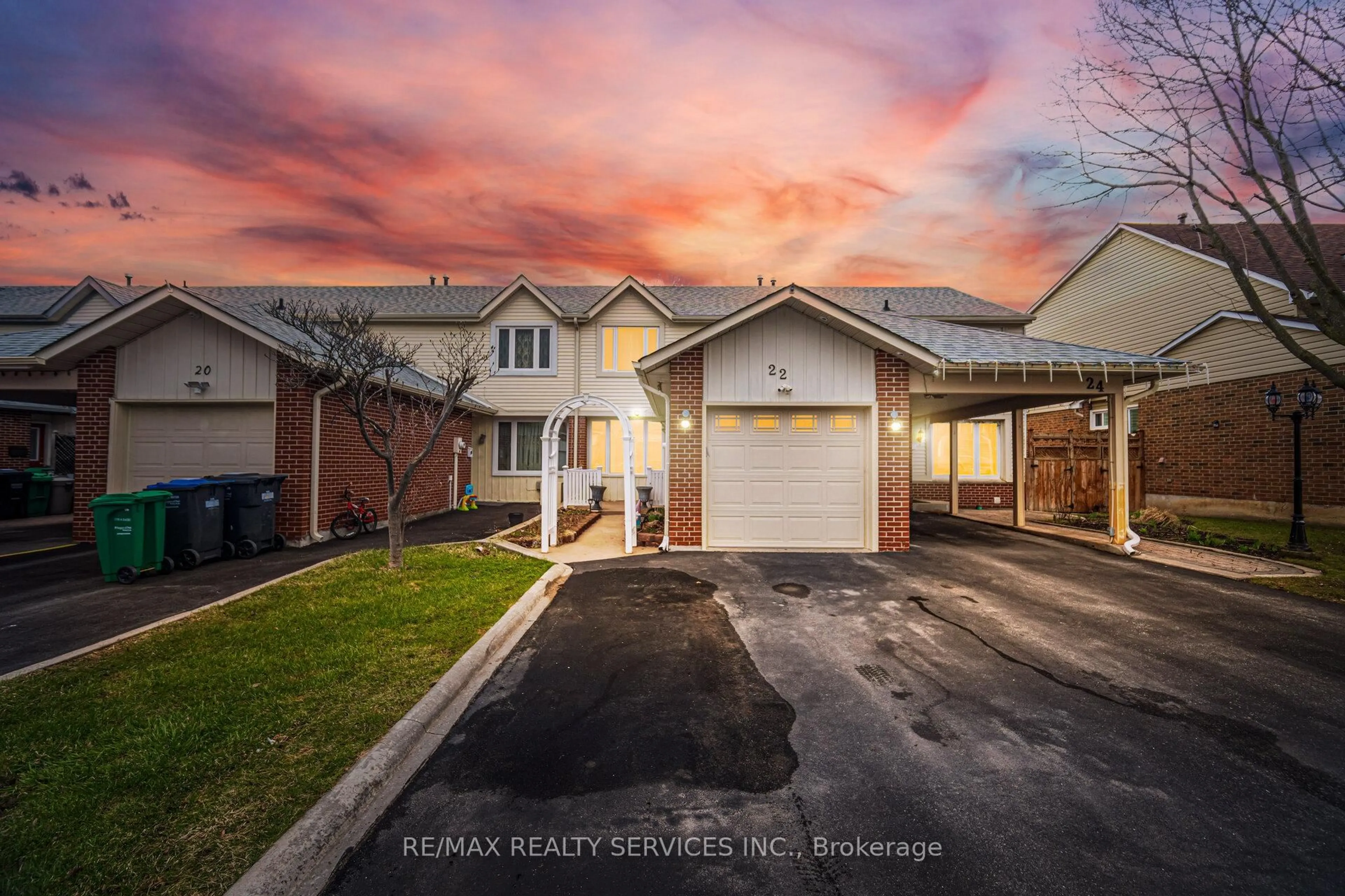 A pic from outside/outdoor area/front of a property/back of a property/a pic from drone, street for 22 Rushmore Cres, Brampton Ontario L6Z 1R2