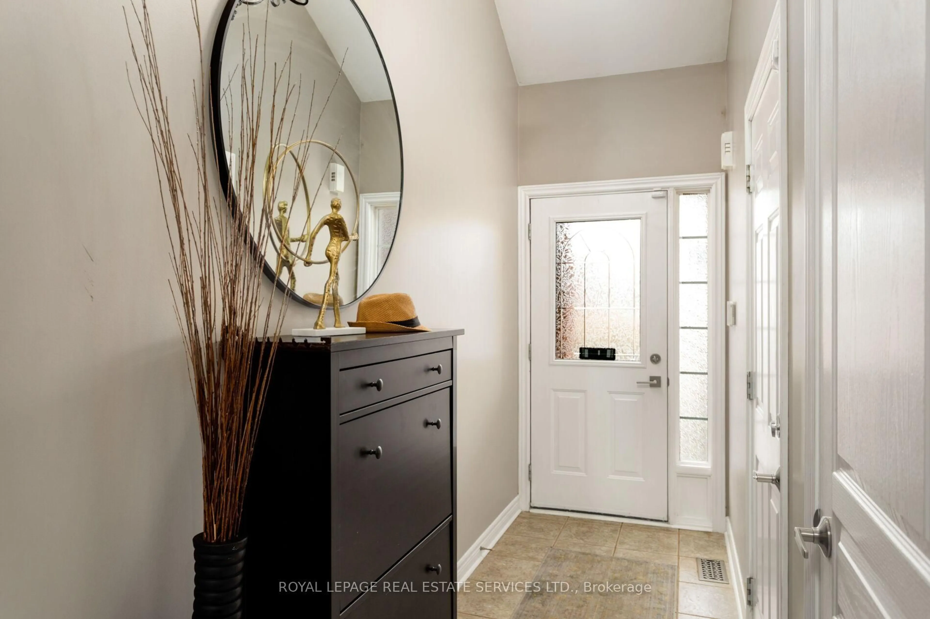 Indoor entryway for 2281 Highcroft Rd, Oakville Ontario L6M 4Y4