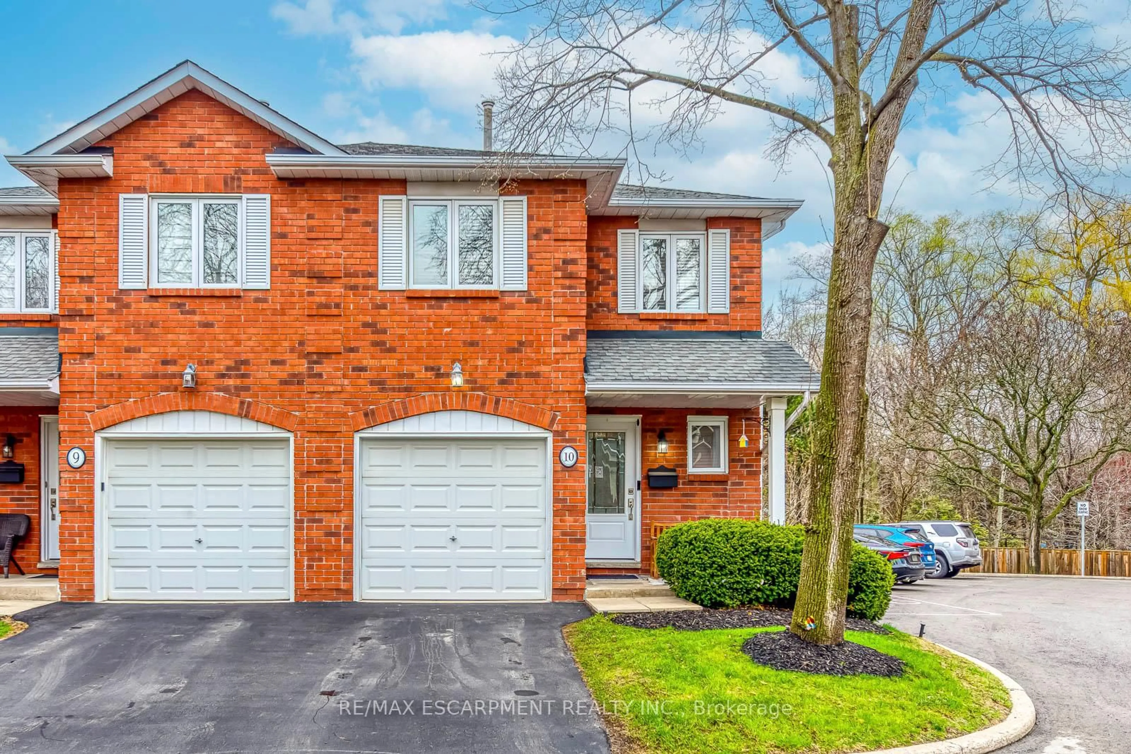 Home with brick exterior material, street for 3115 New St #10, Burlington Ontario L7N 3T5