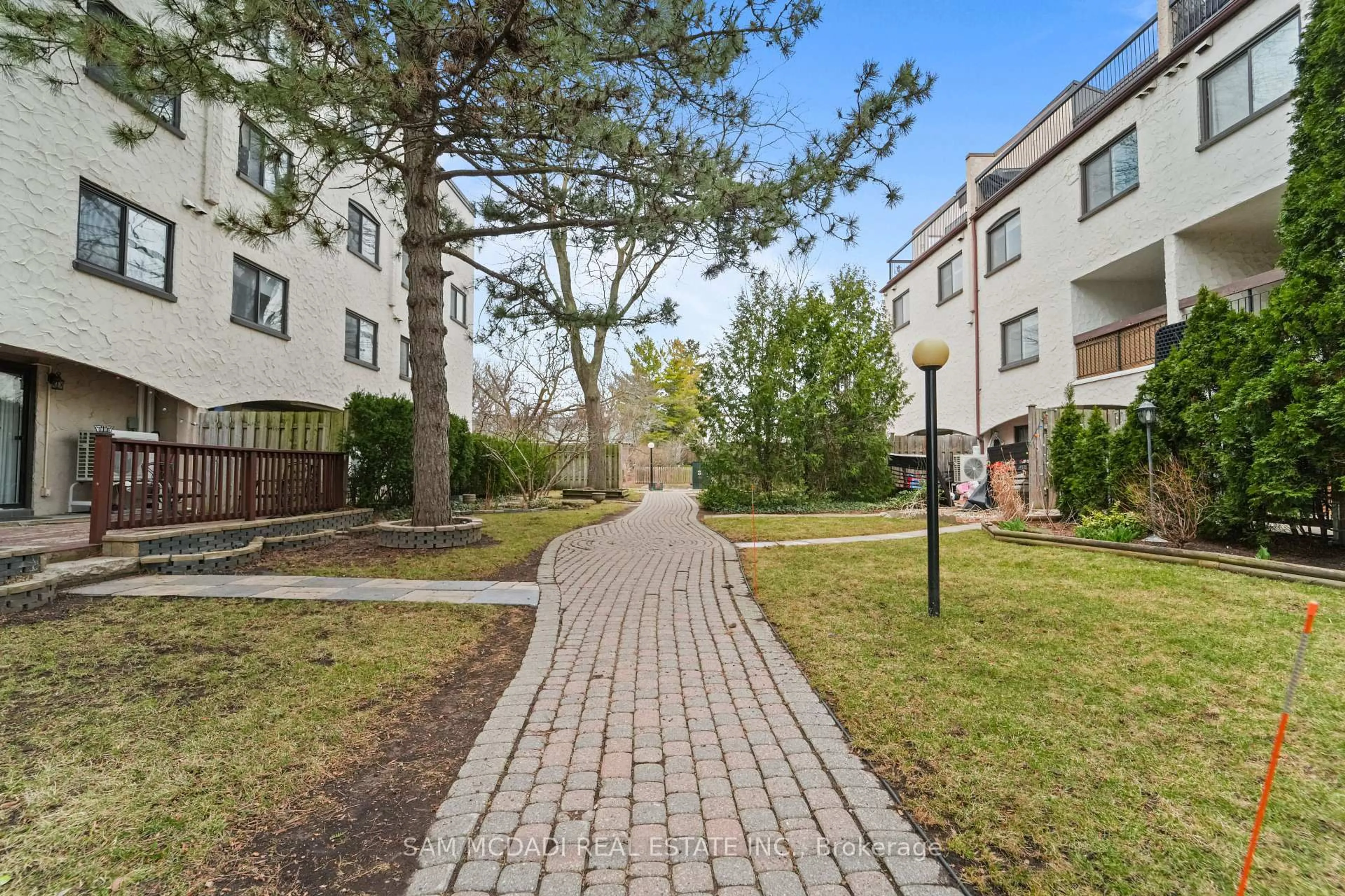 Patio, street for 1050 Falgarwood Dr #112, Oakville Ontario L6H 2P3
