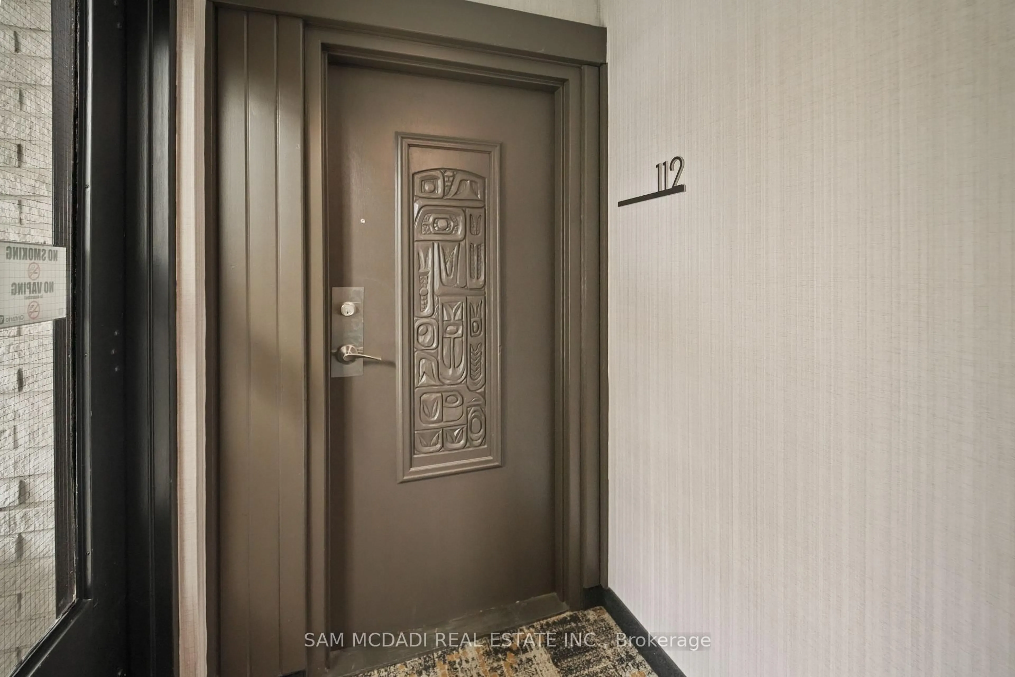 Indoor foyer for 1050 Falgarwood Dr #112, Oakville Ontario L6H 2P3