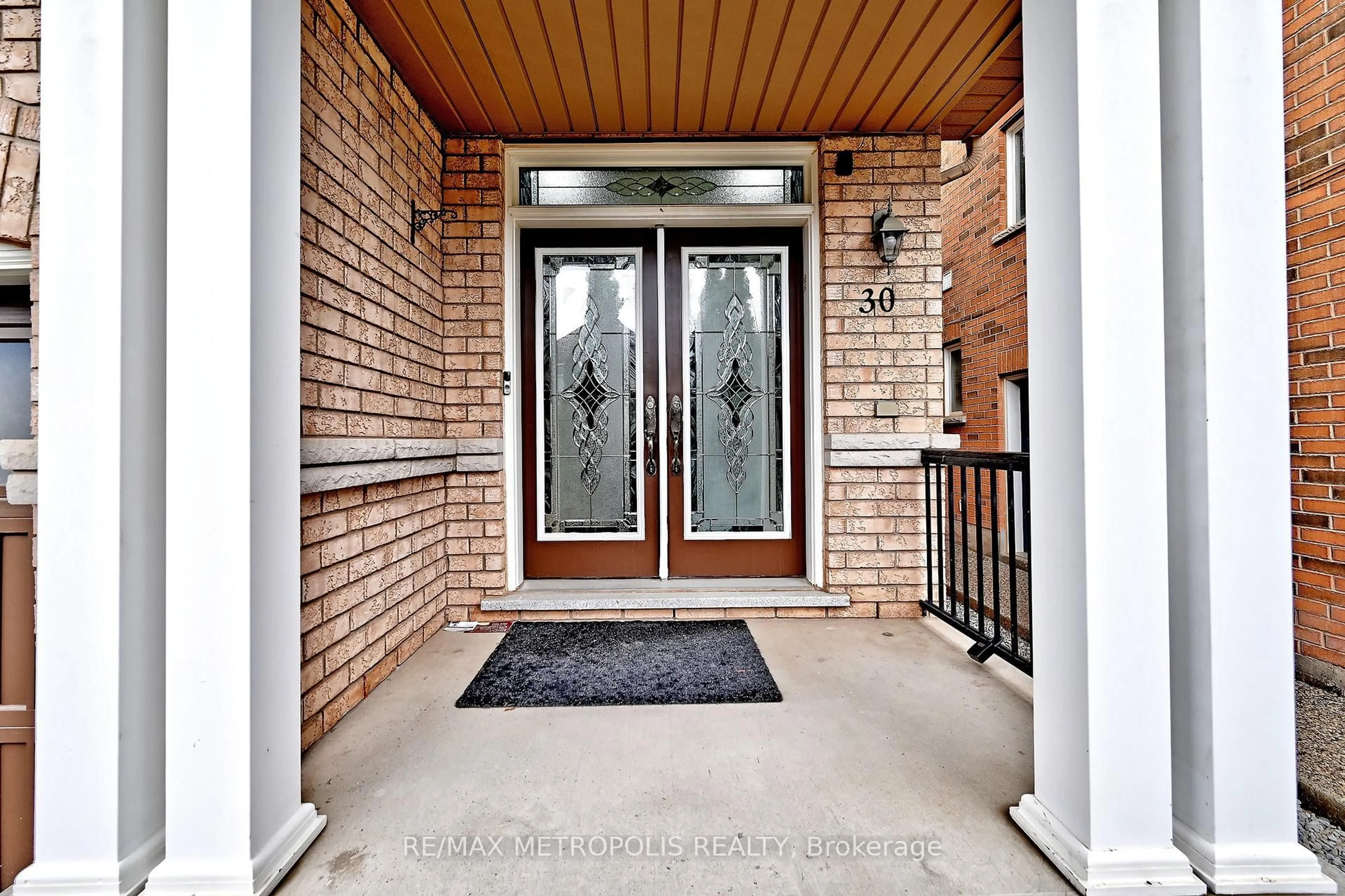 Indoor entryway for 30 Wasaga Rd, Brampton Ontario L6X 3B1