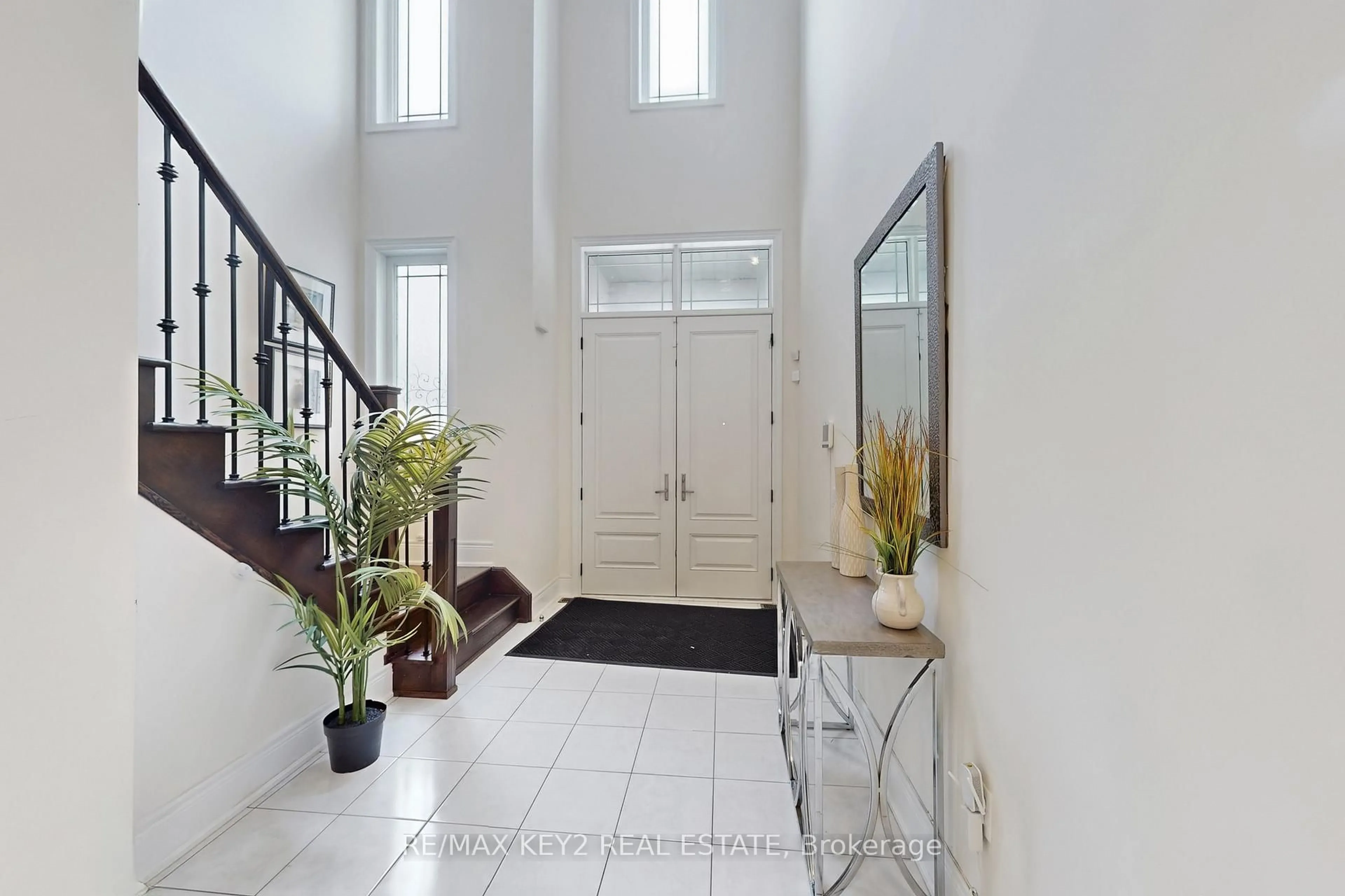 Indoor entryway for 10 Lyle Way, Brampton Ontario L6X 5P8