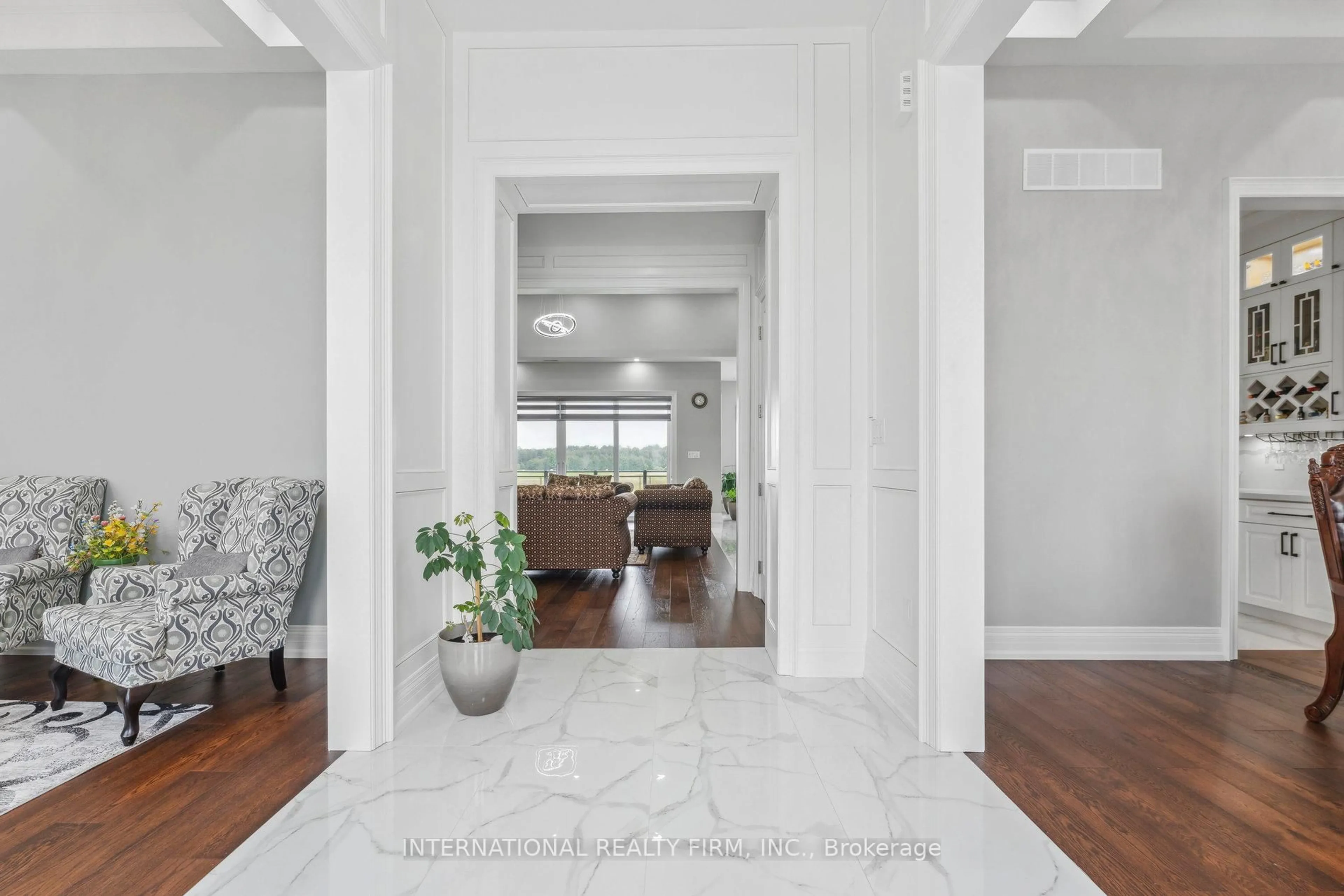 Indoor entryway for 19769 Willoughby Rd, Caledon Ontario L7K 1V9