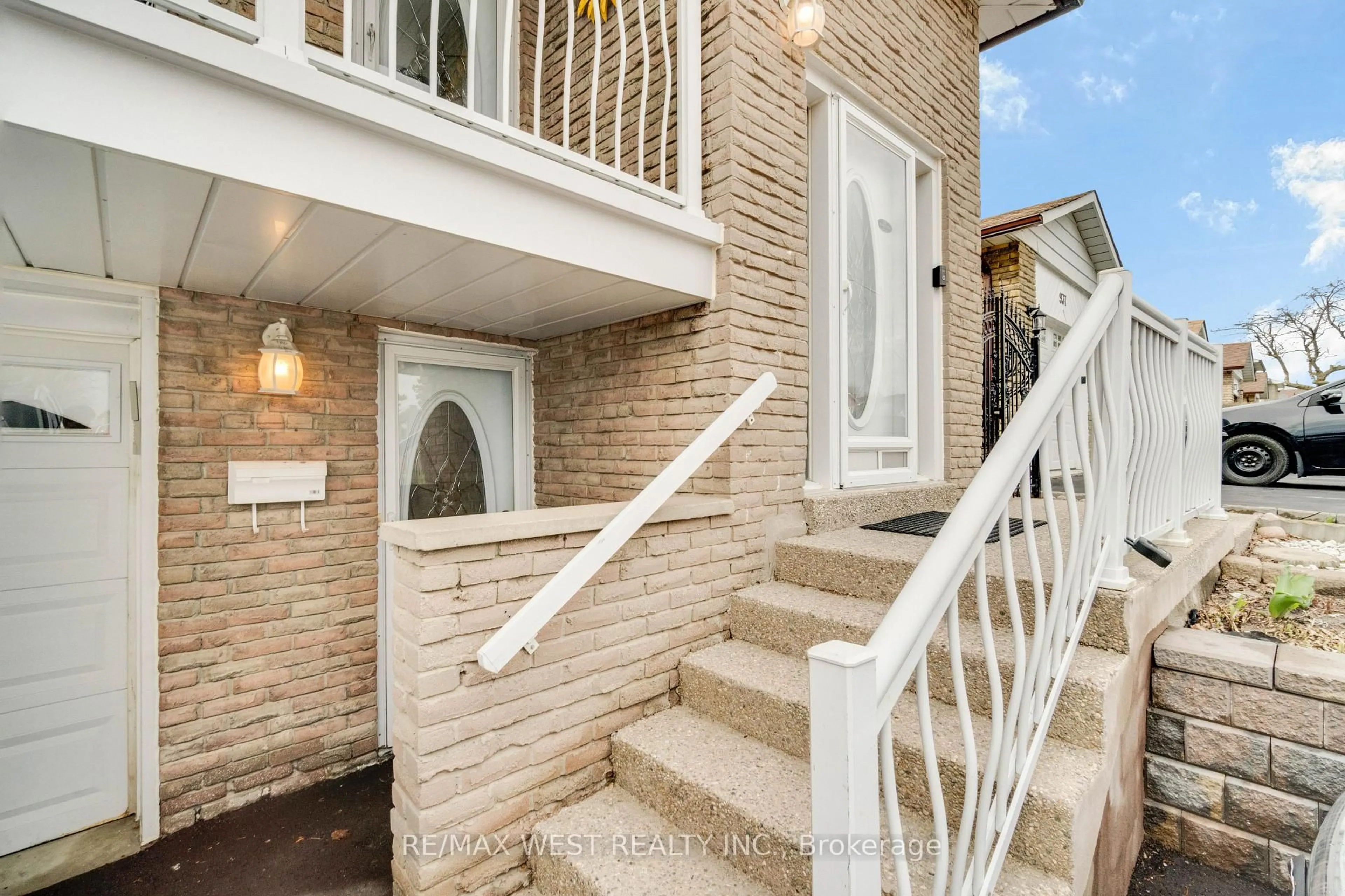 Unknown for 941 Stainton Dr, Mississauga Ontario L5C 1G2