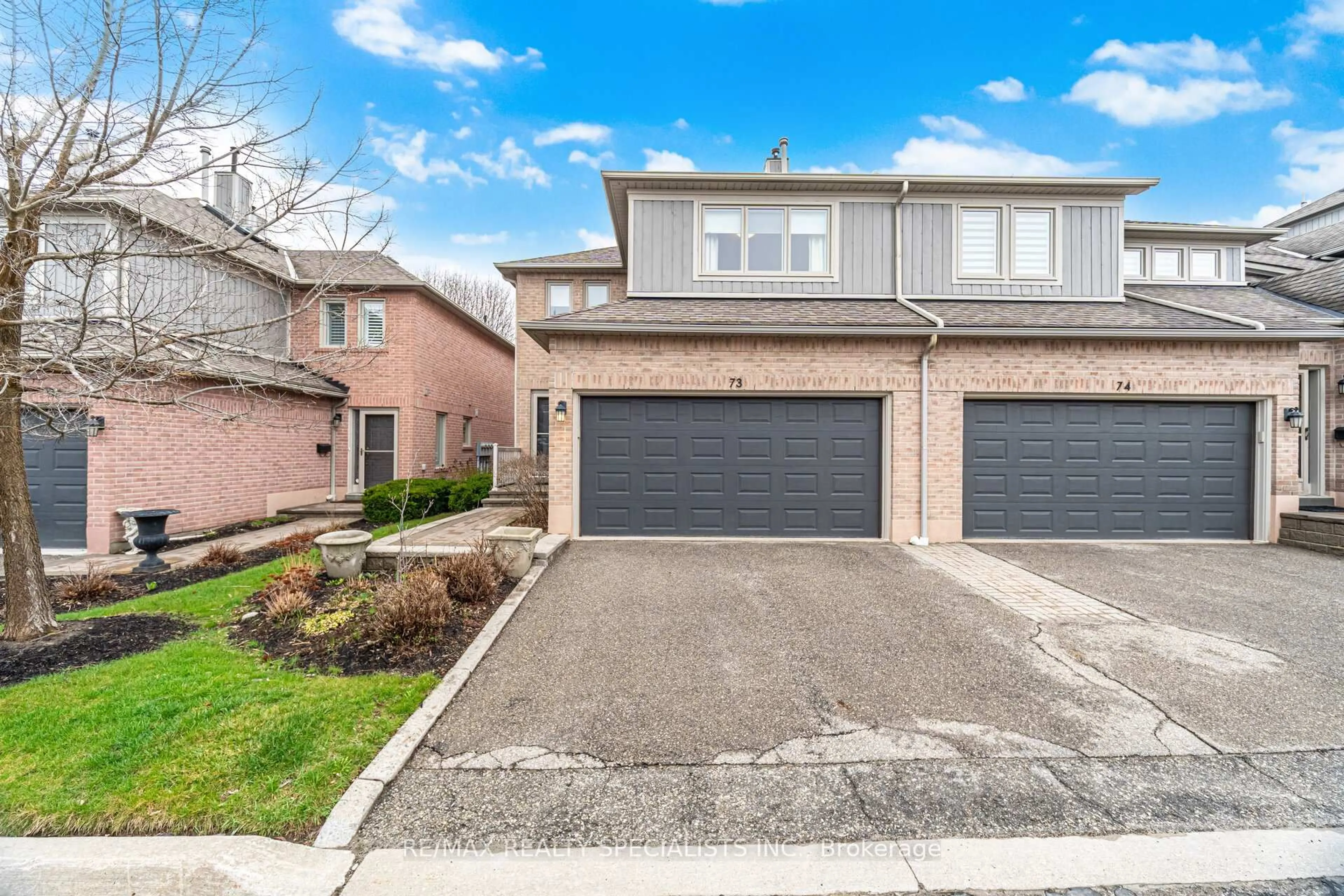 A pic from outside/outdoor area/front of a property/back of a property/a pic from drone, street for 5480 Glen Erin Dr #73, Mississauga Ontario L5M 5R3