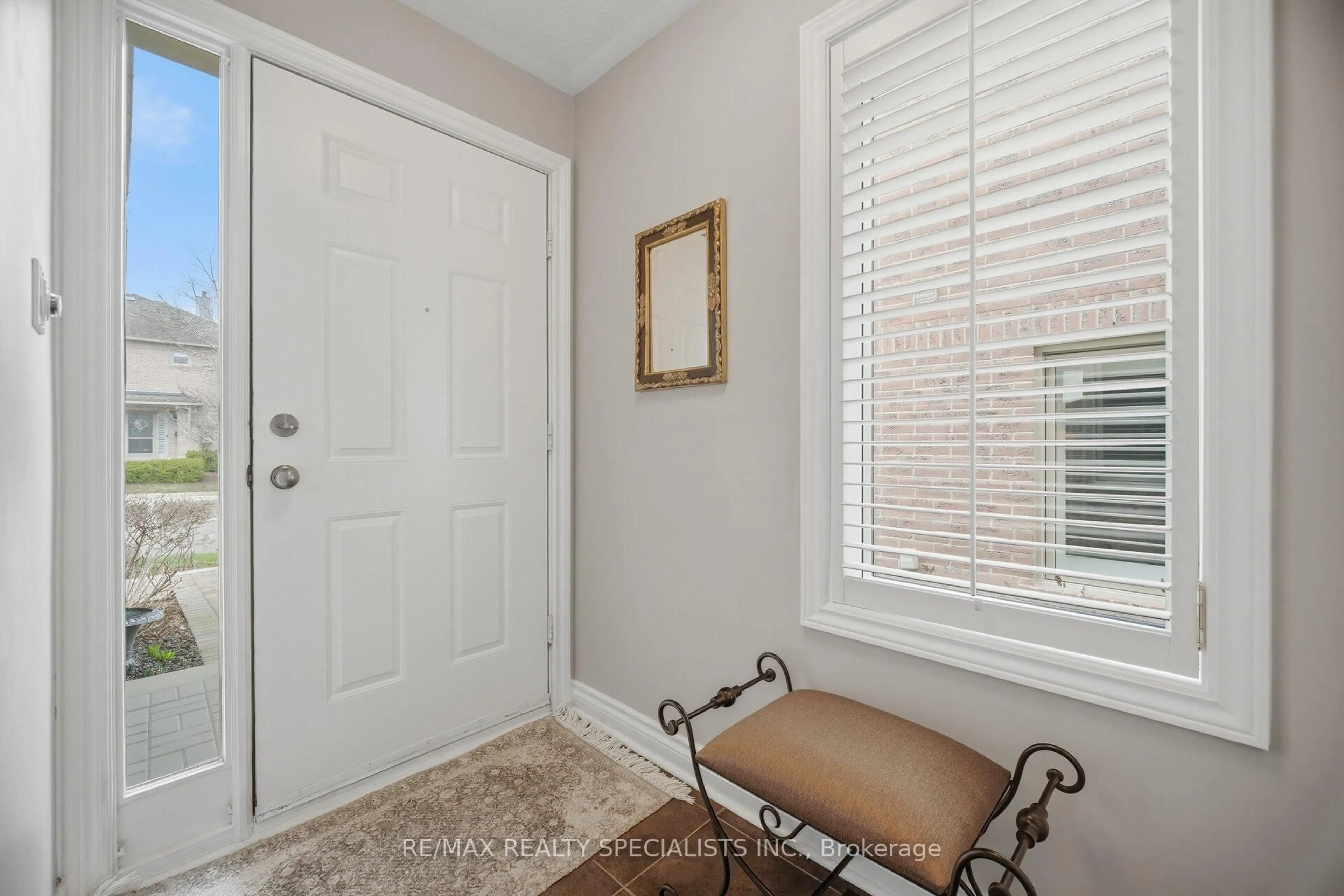 Indoor entryway for 5480 Glen Erin Dr #73, Mississauga Ontario L5M 5R3