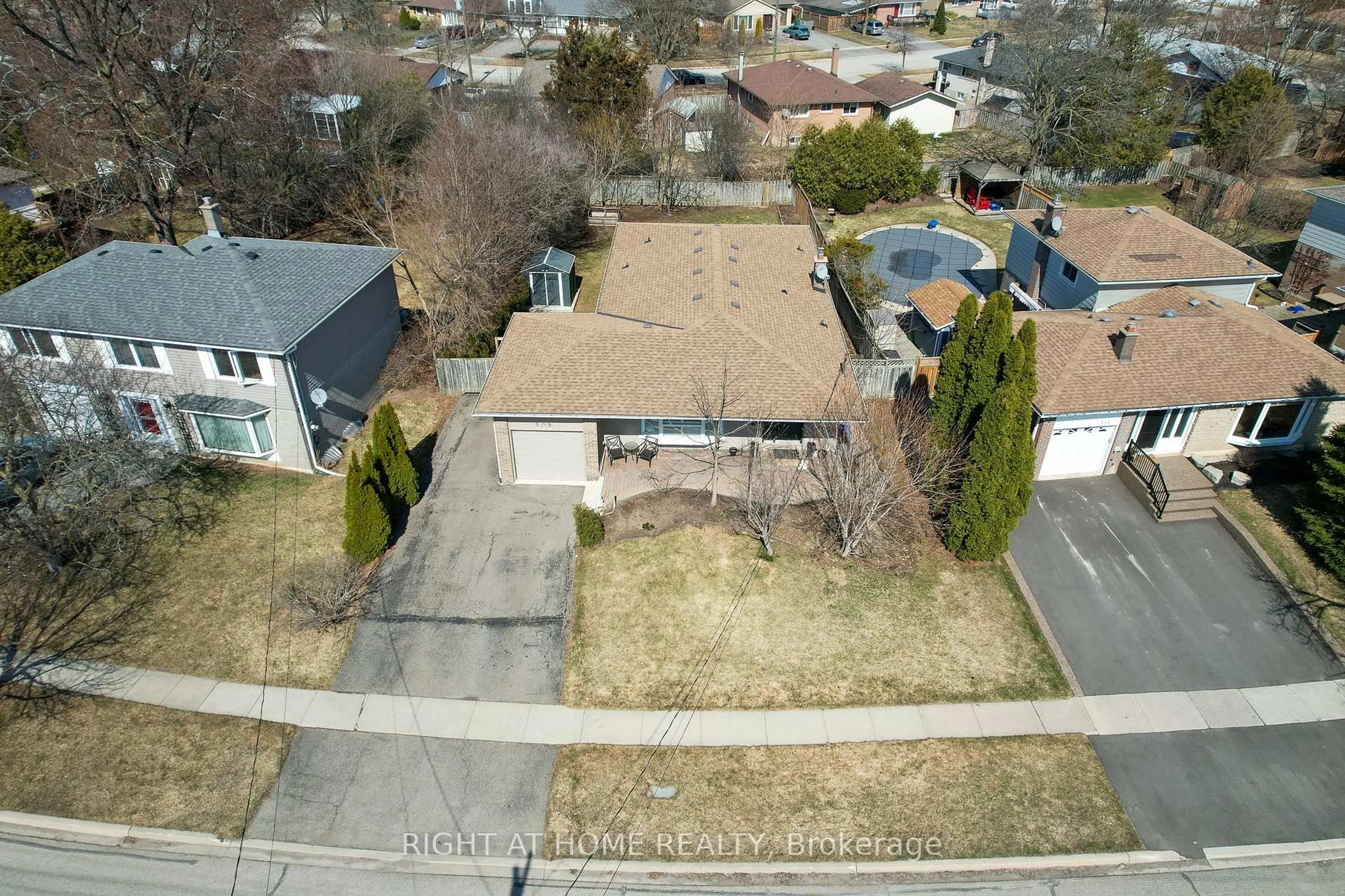 A pic from outside/outdoor area/front of a property/back of a property/a pic from drone, street for 109 Rexway Dr, Halton Hills Ontario L7G 1R3