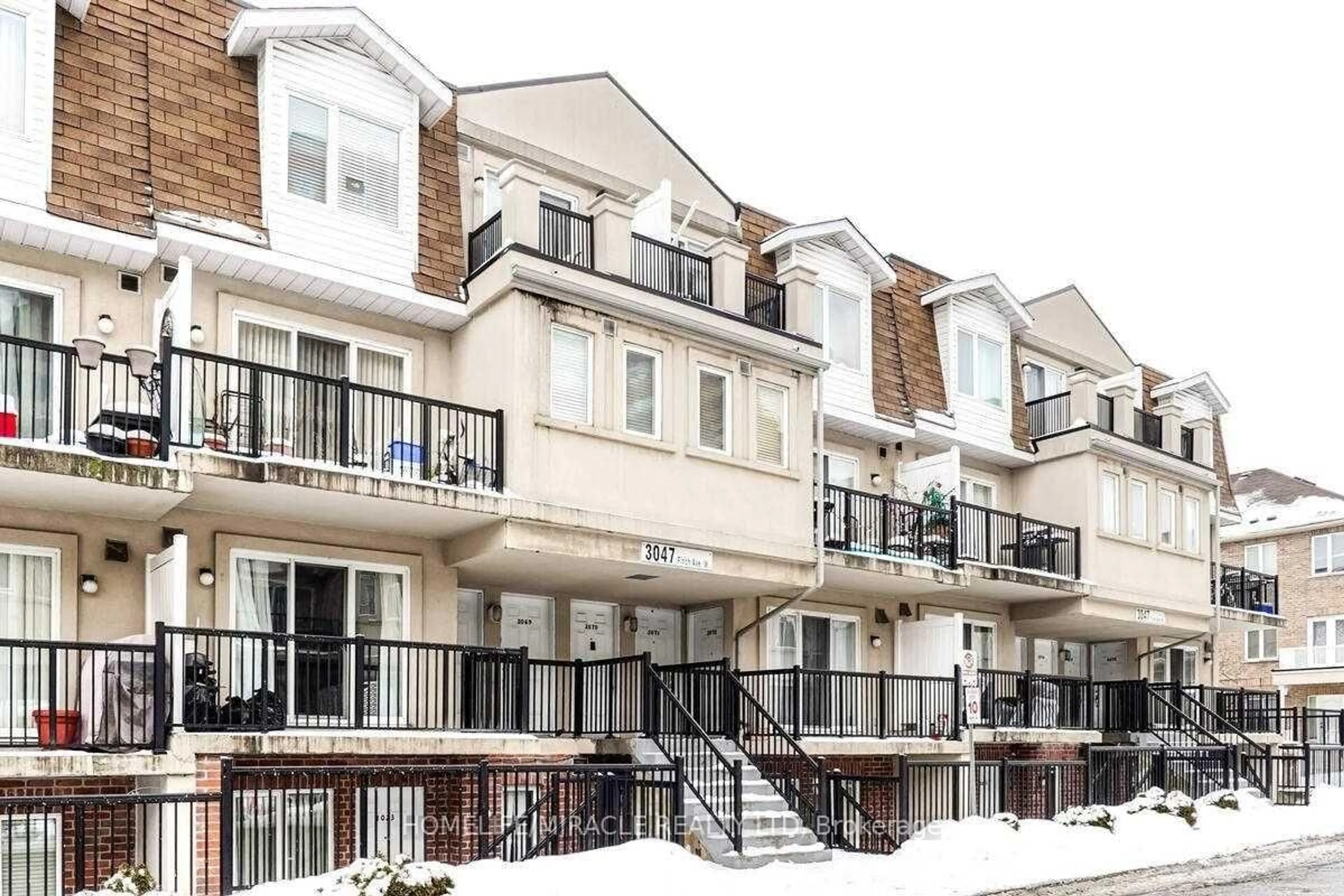 Patio, unknown for 3047 Finch Ave #1024, Toronto Ontario M9M 0A5