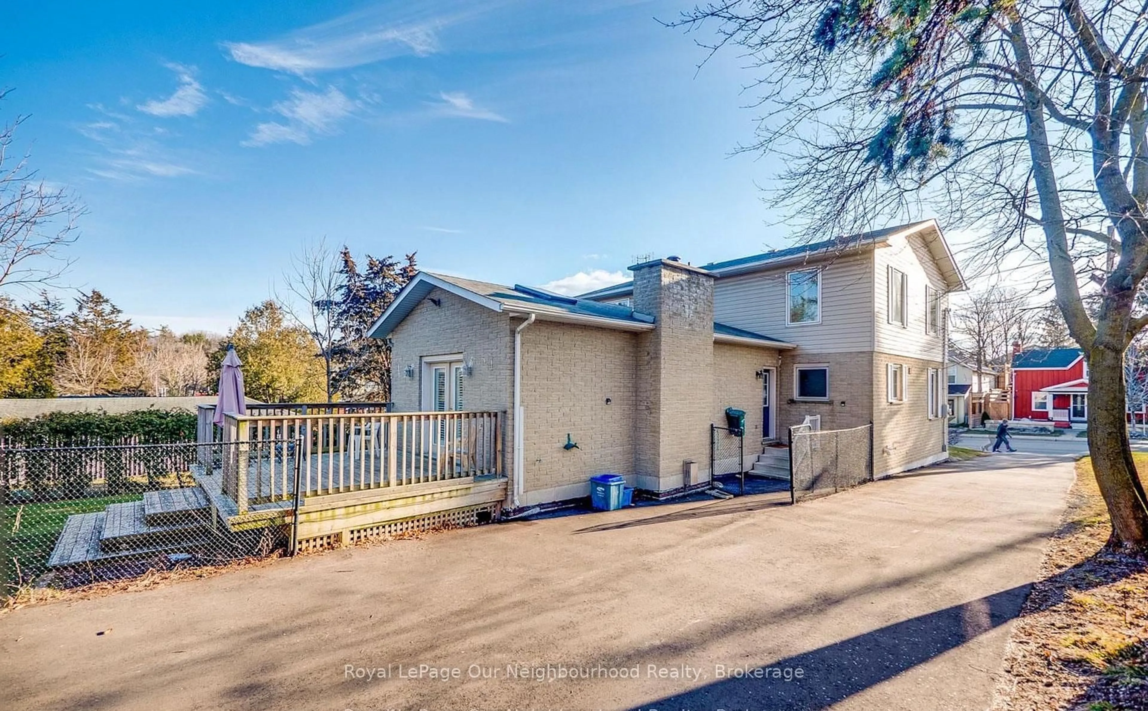 A pic from outside/outdoor area/front of a property/back of a property/a pic from drone, unknown for 51 Main St, Milton Ontario L0P 1B0