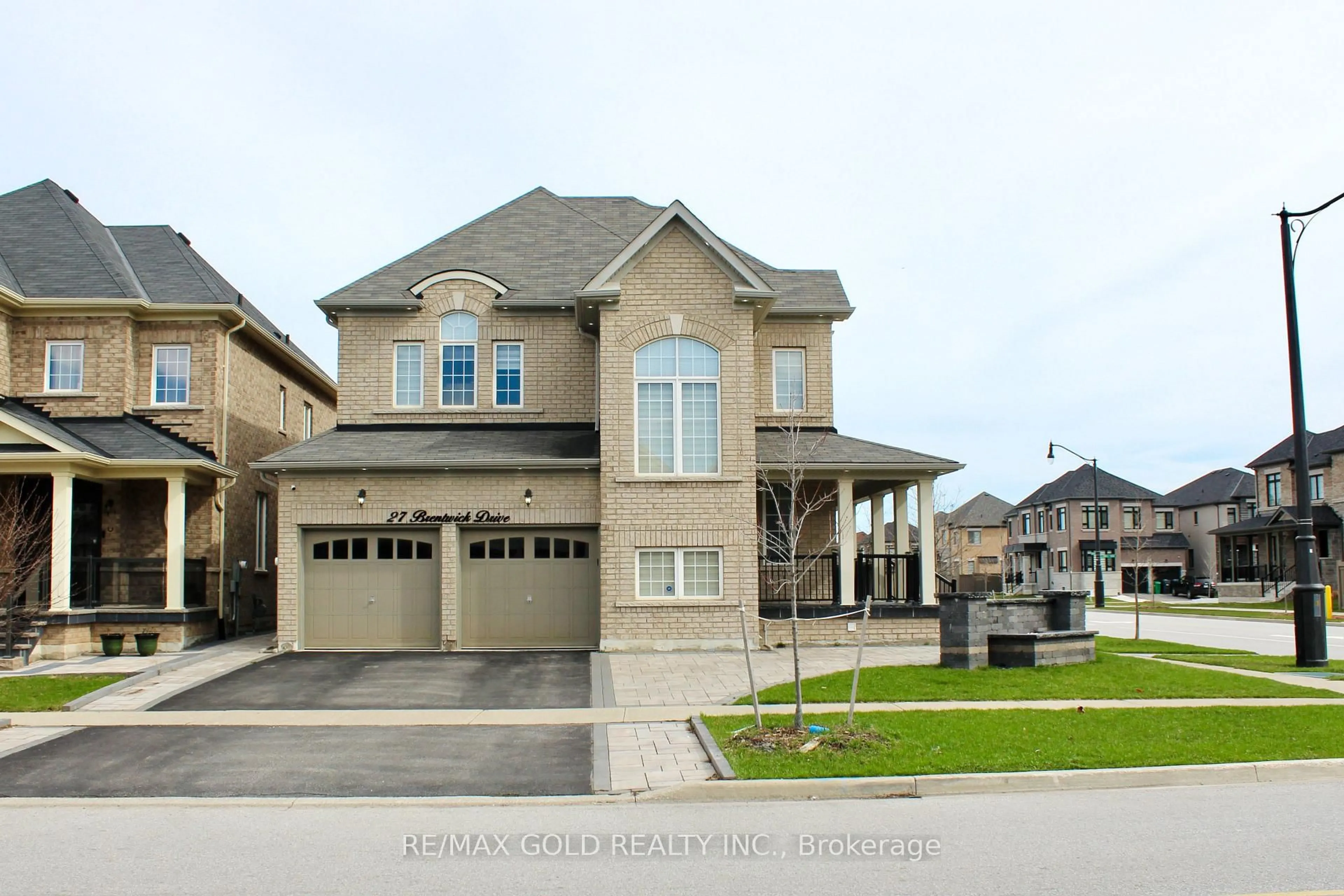 Home with brick exterior material, street for 27 Brentwick Dr, Brampton Ontario L6X 5G1