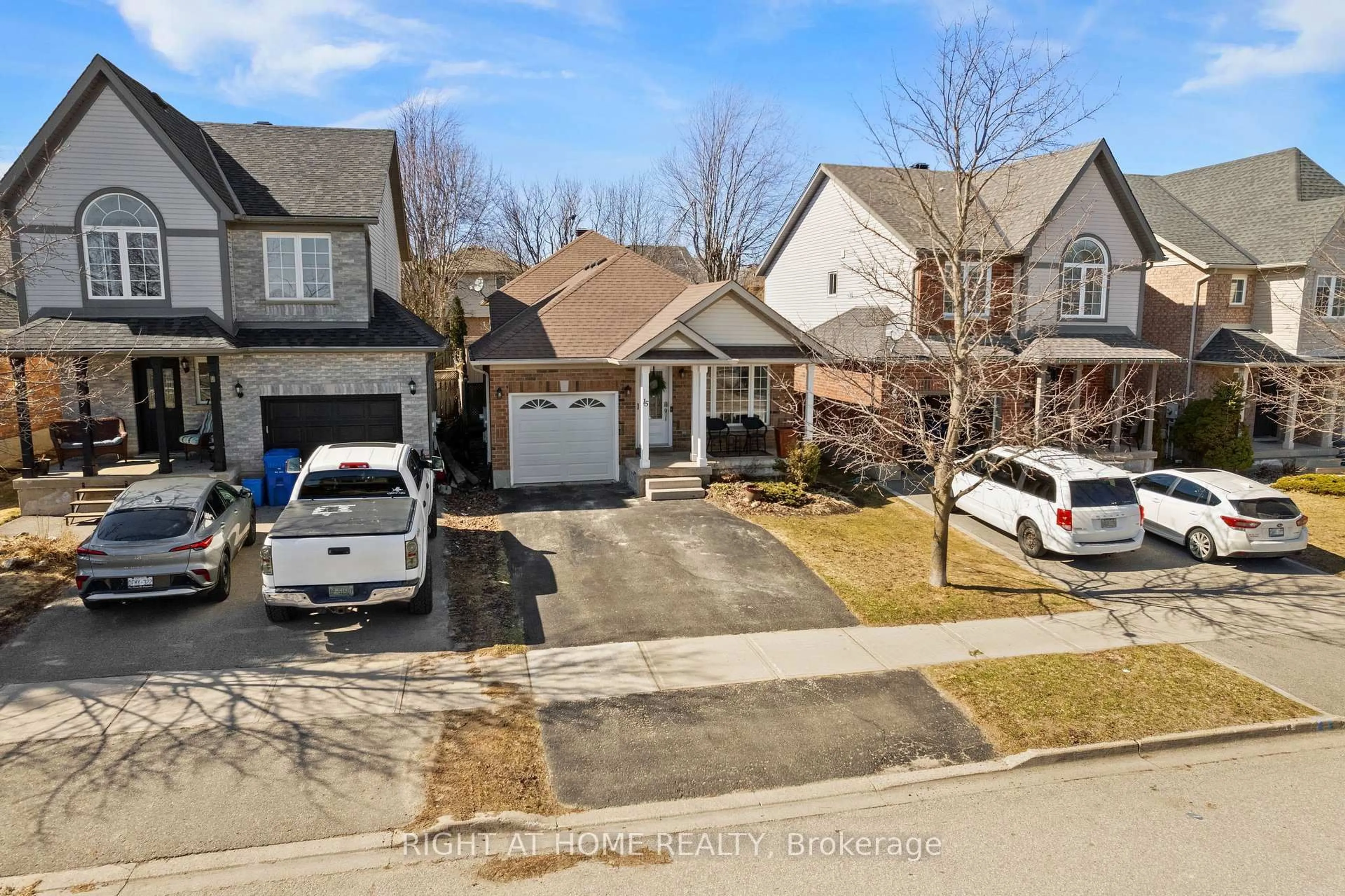 A pic from outside/outdoor area/front of a property/back of a property/a pic from drone, street for 15 Settlers Rd, Orangeville Ontario L9W 5E3