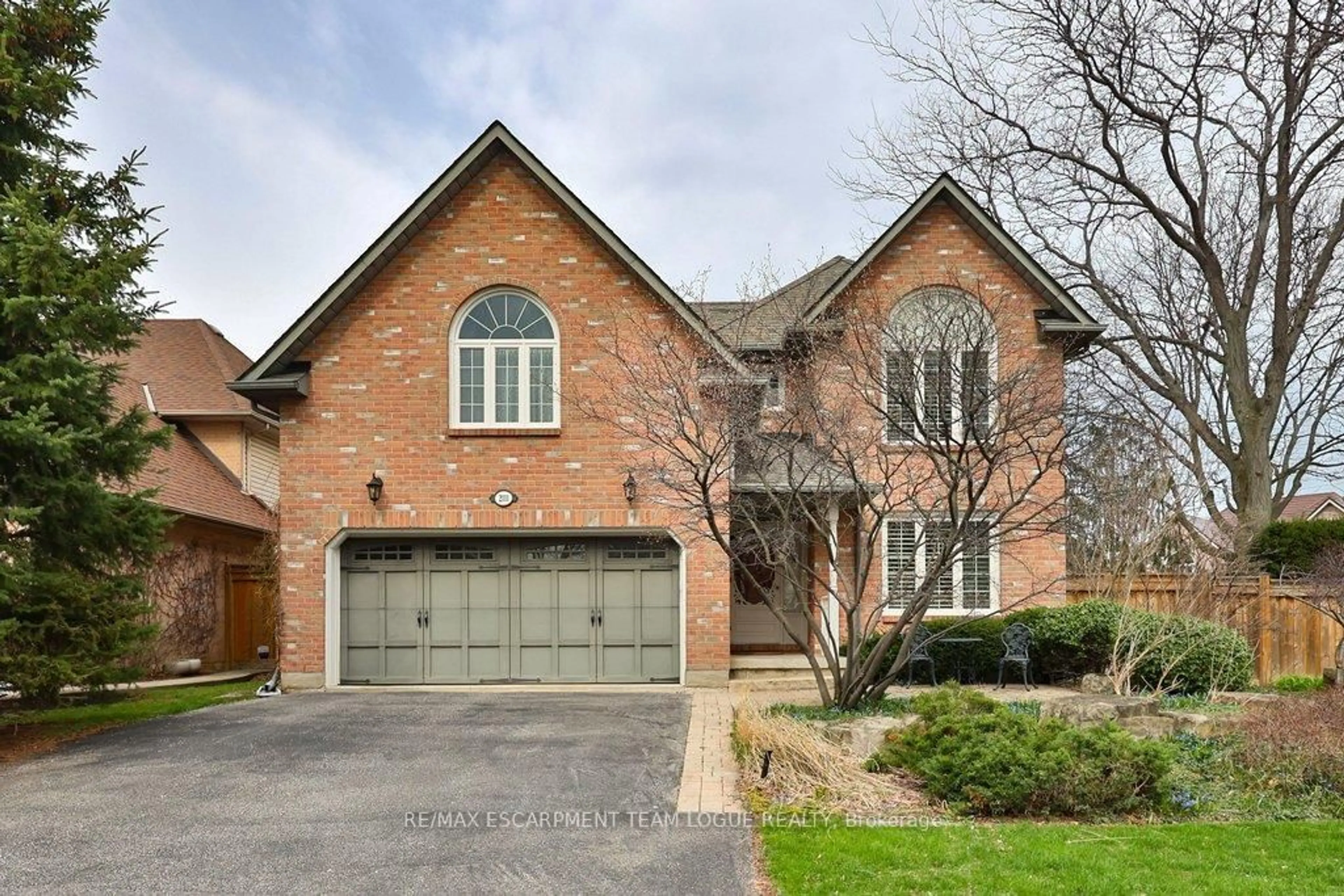Home with brick exterior material, street for 2111 KEVIN Cres, Burlington Ontario L7M 4E3